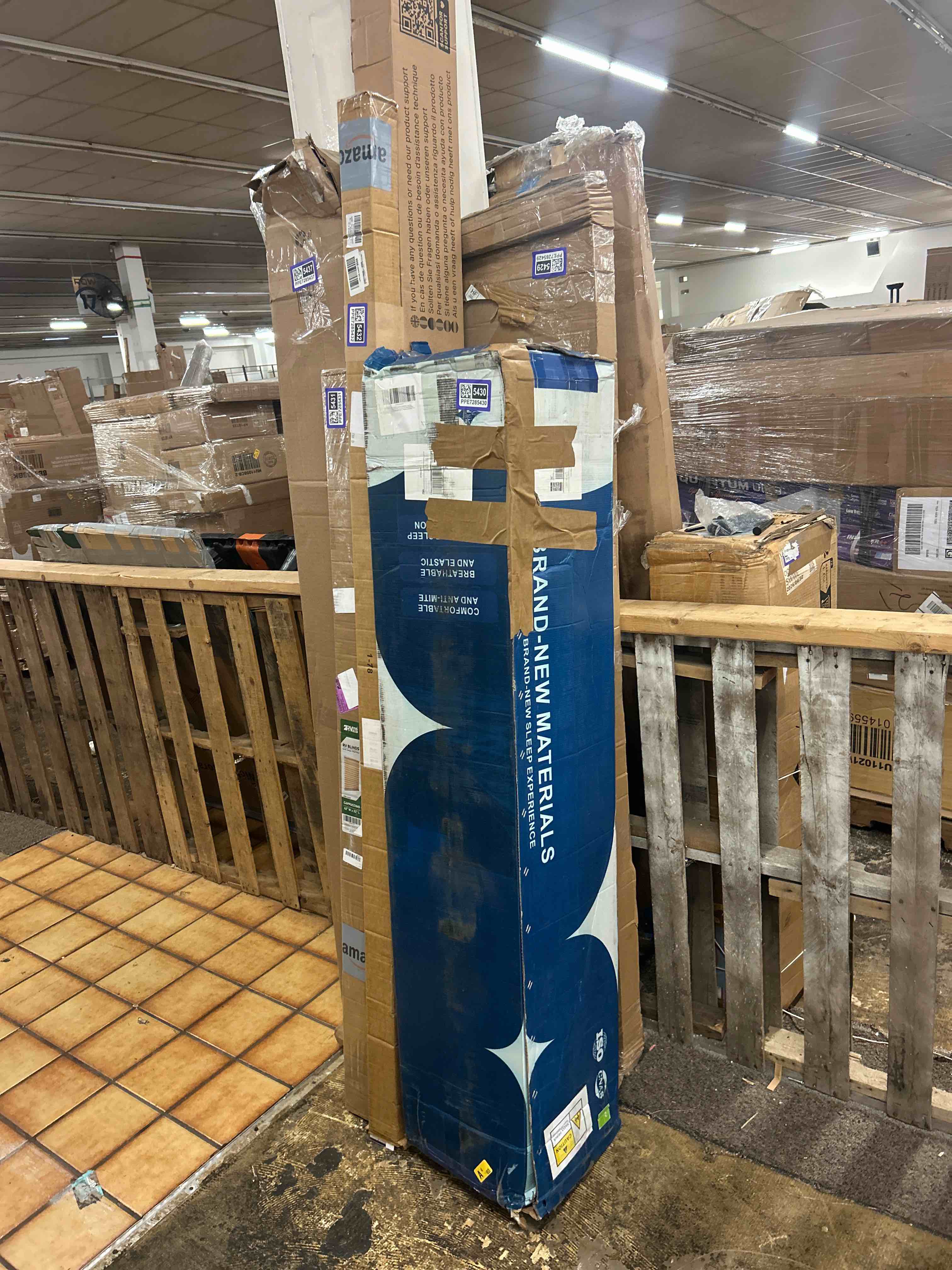 Condition photo showing New/Like New for gooo&ma 14 inch hybrid mattress, air fiber cooling, queen