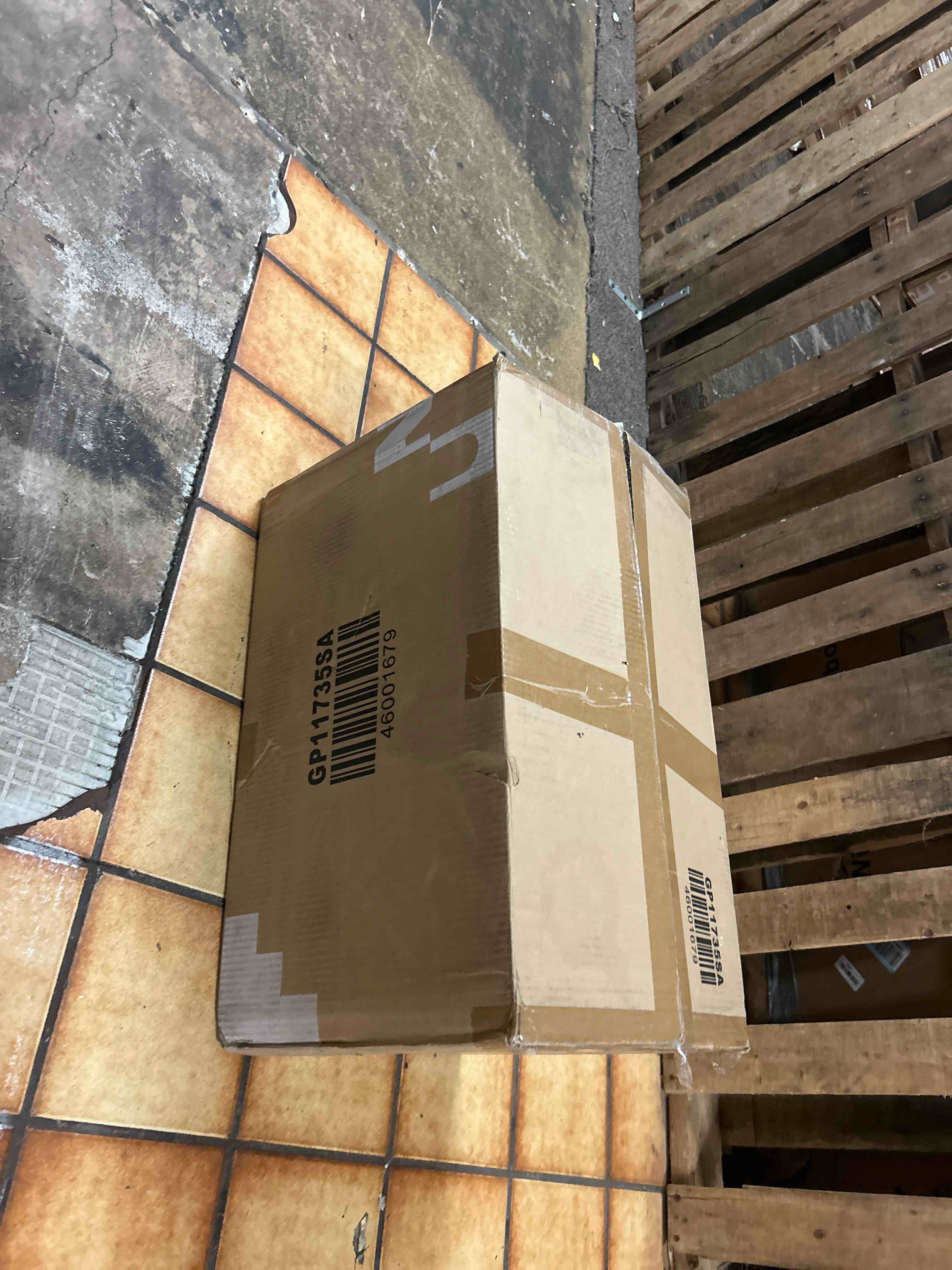Condition photo showing New/Like New for costway 30 qt rotomolded cooler portable ice chest ice retention for 5-7 days tan