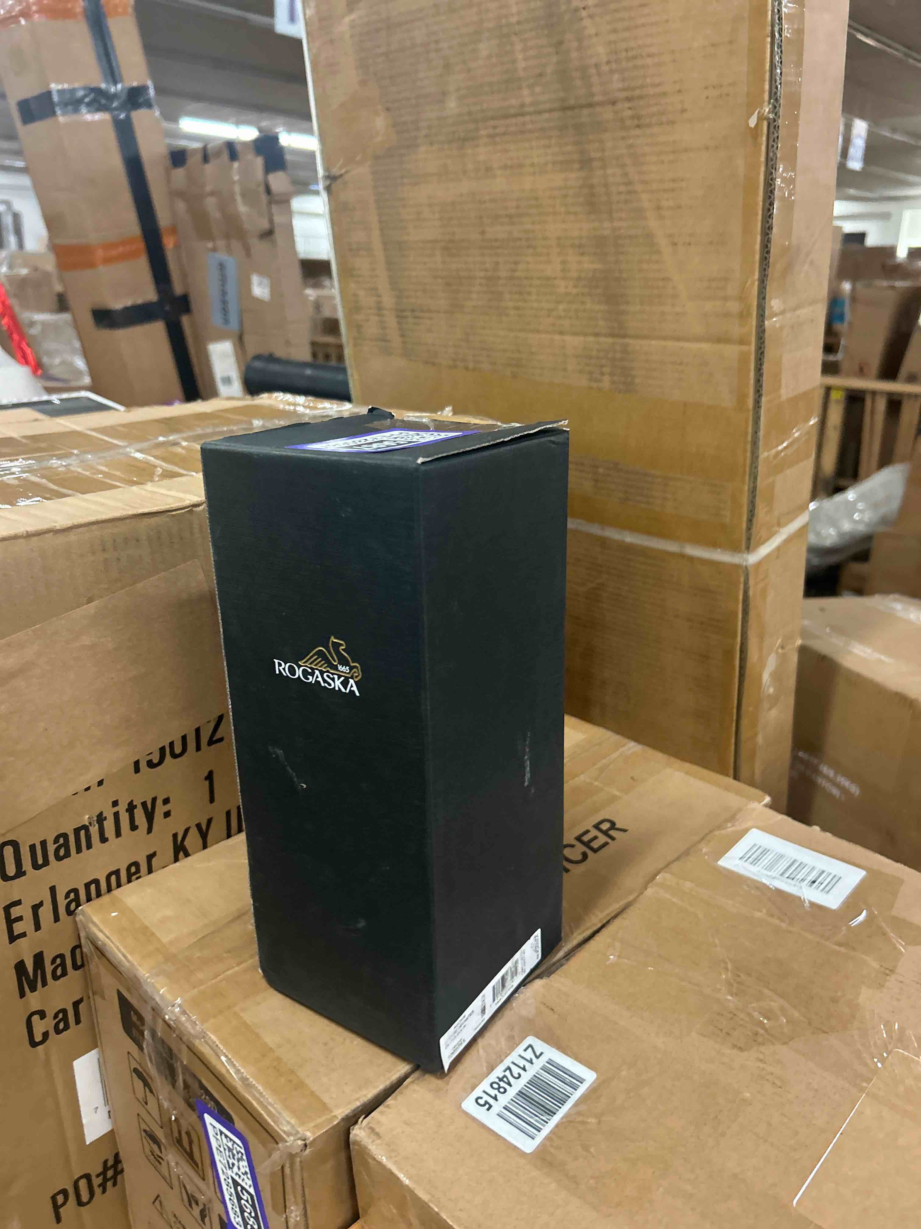 Condition photo showing New/Like New for manhattan whisky decanter