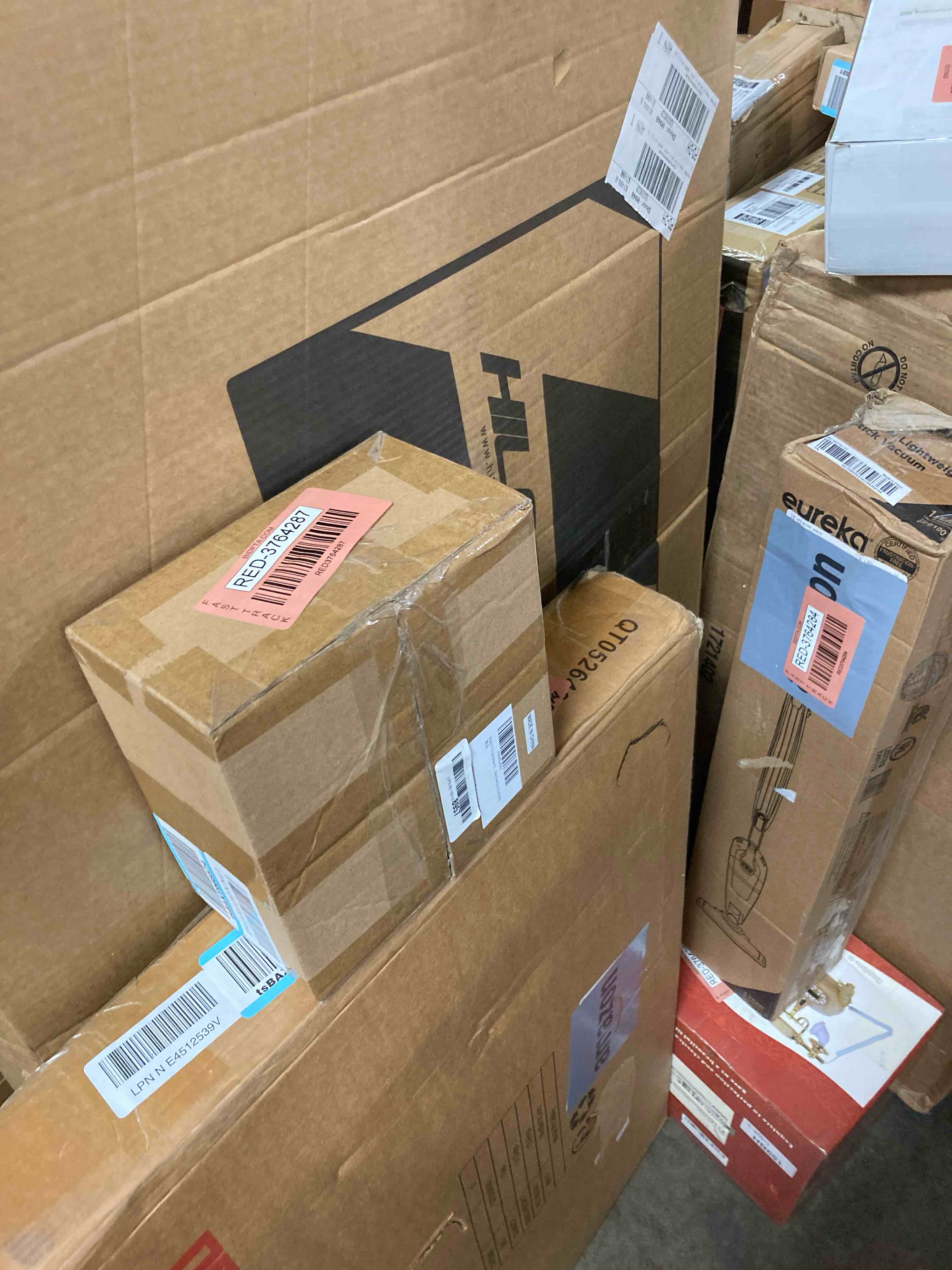https://s3.amazonaws.com/lotting-images-prod/phillipi/RED3764287_1741984242870.jpeg