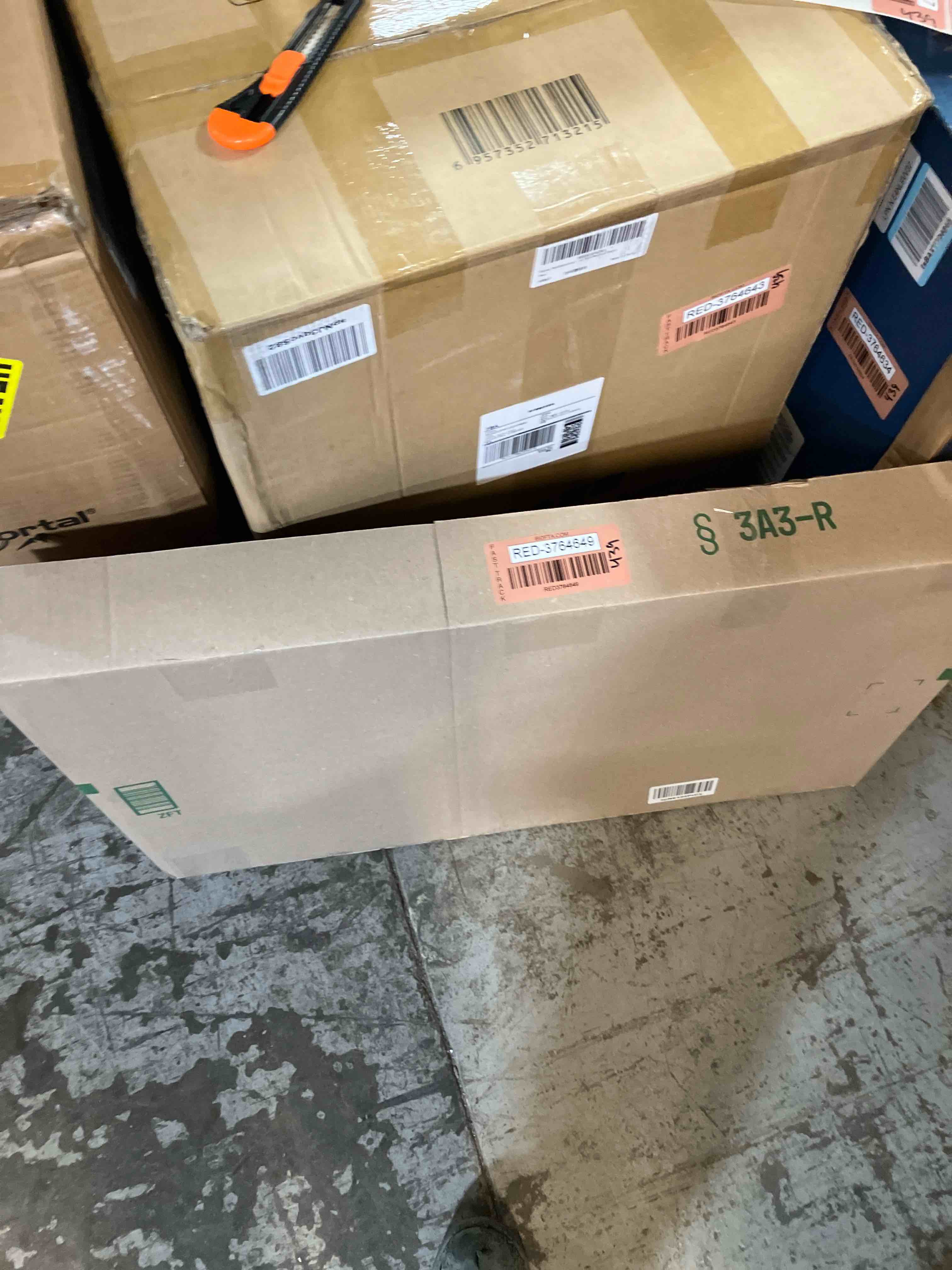 https://s3.amazonaws.com/lotting-images-prod/phillipi/RED3764649_1743004382391.jpeg