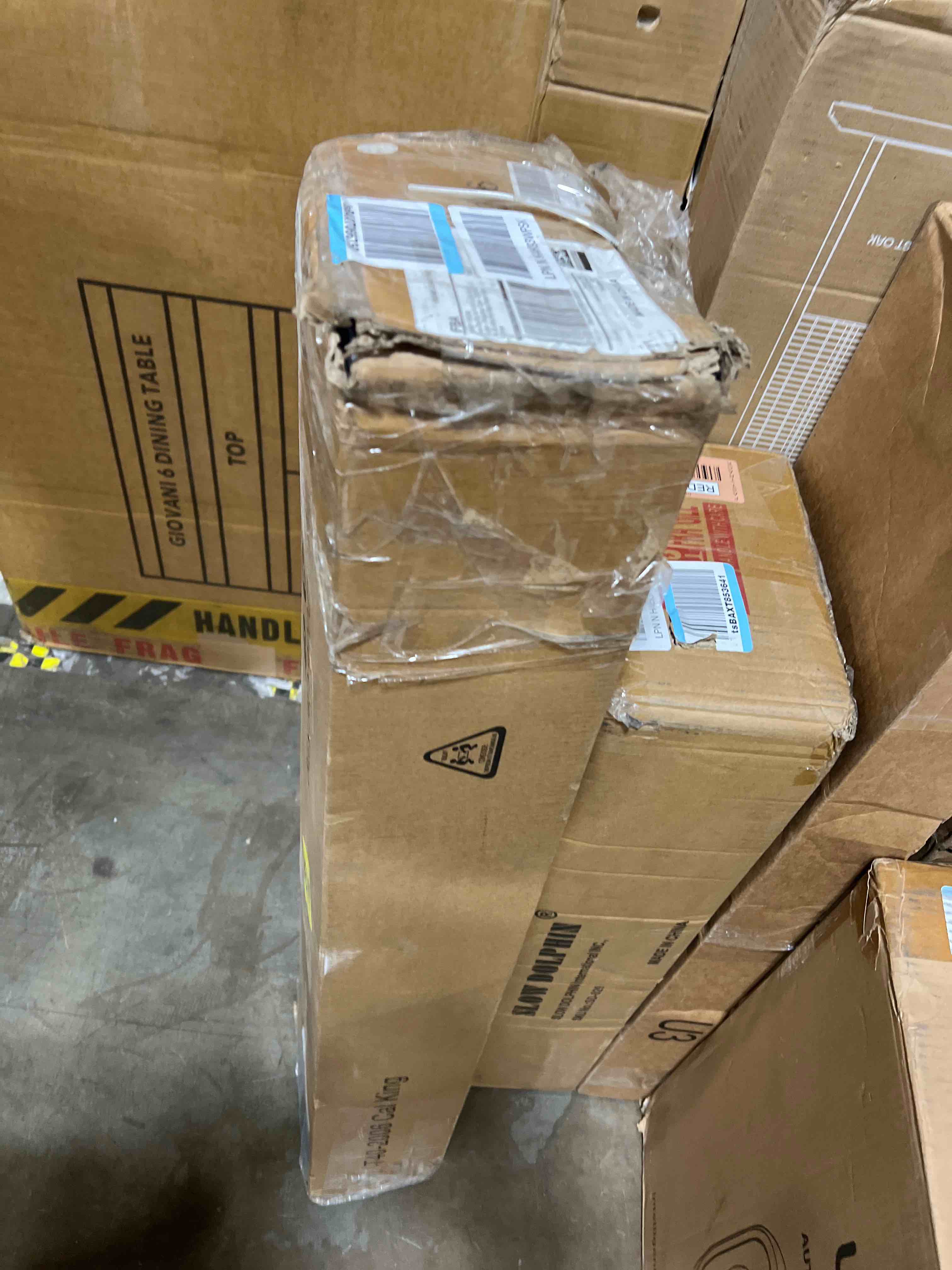 https://s3.amazonaws.com/lotting-images-prod/phillipi/RED3765878_1737566176955.jpeg
