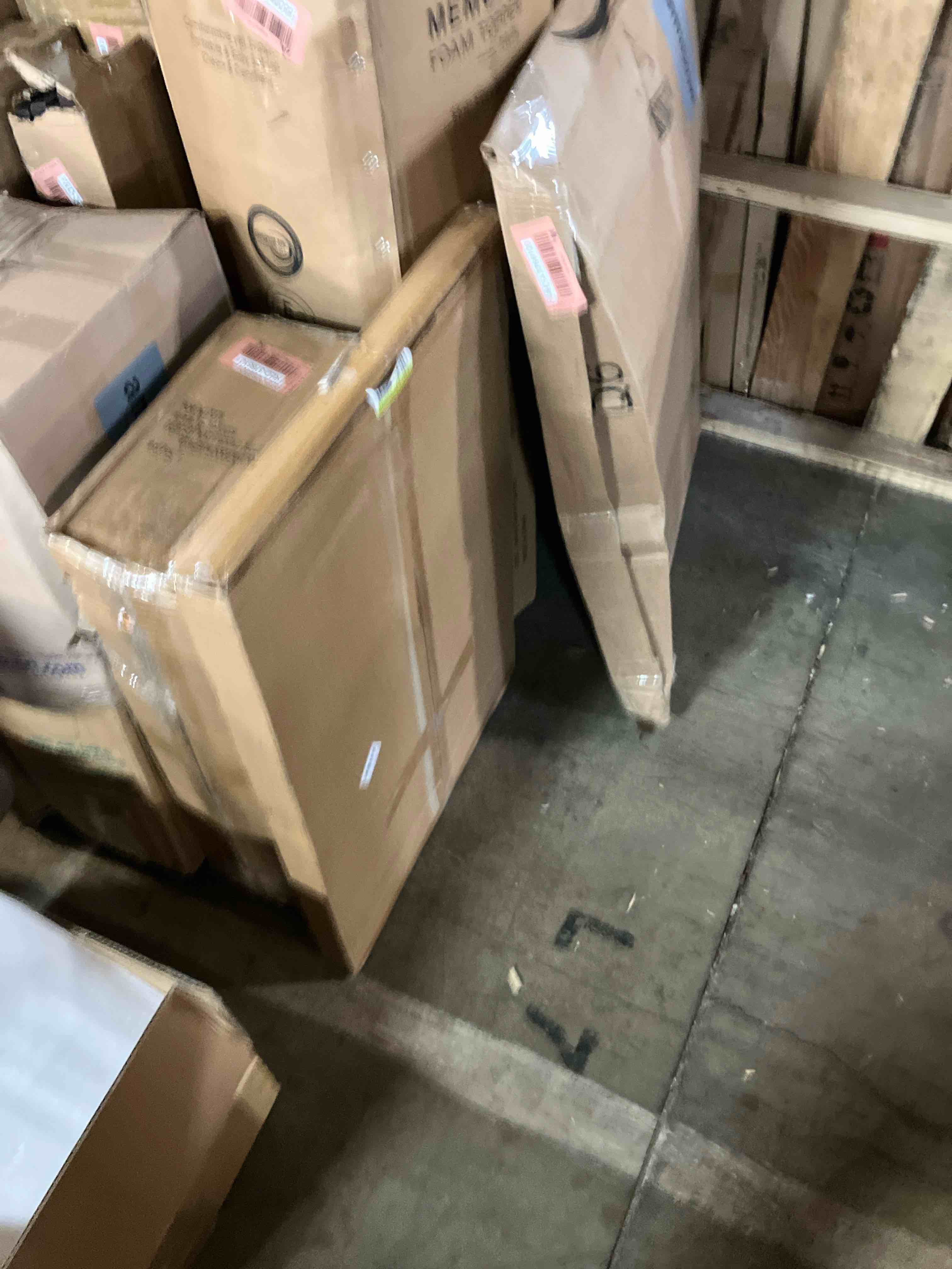 https://s3.amazonaws.com/lotting-images-prod/phillipi/RED3766102_1737918555683.jpeg