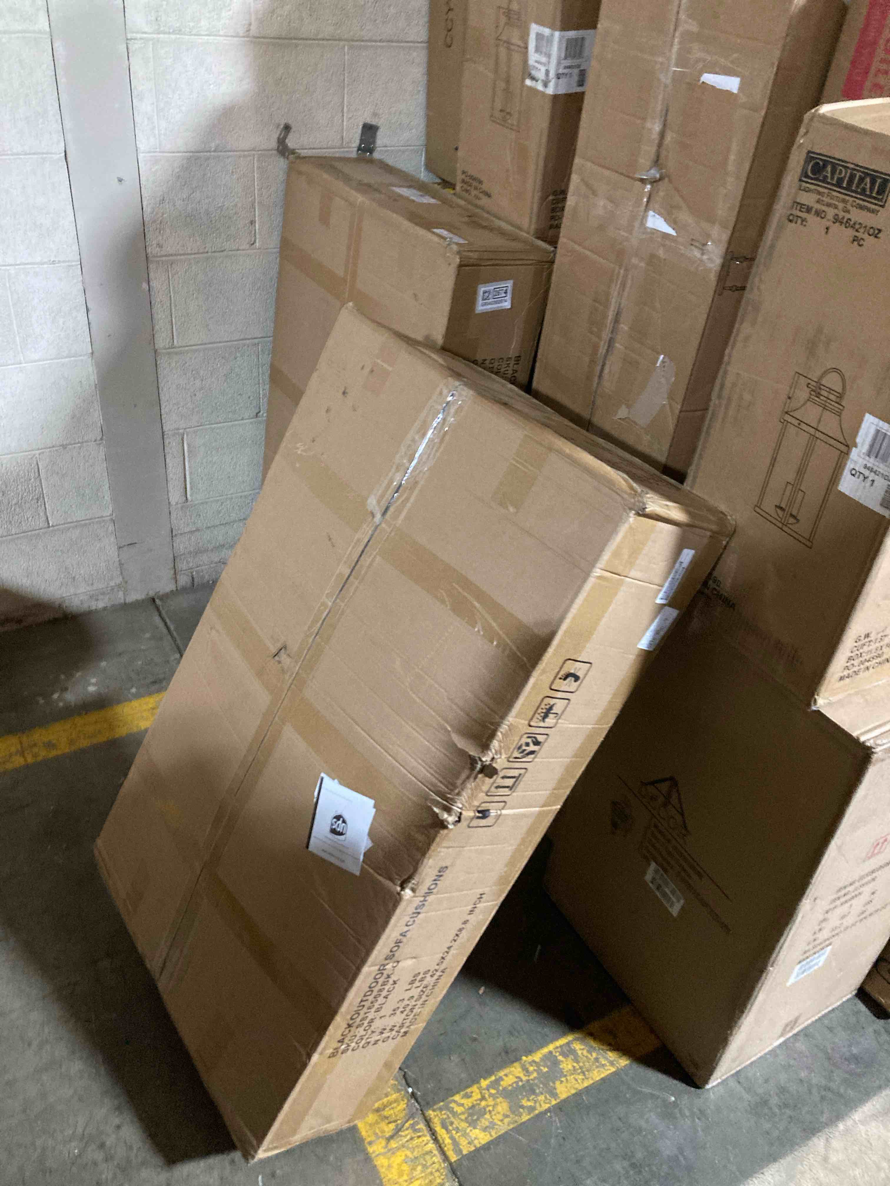 https://s3.amazonaws.com/lotting-images-prod/phillipi/RED3766344_1738346379885.jpeg