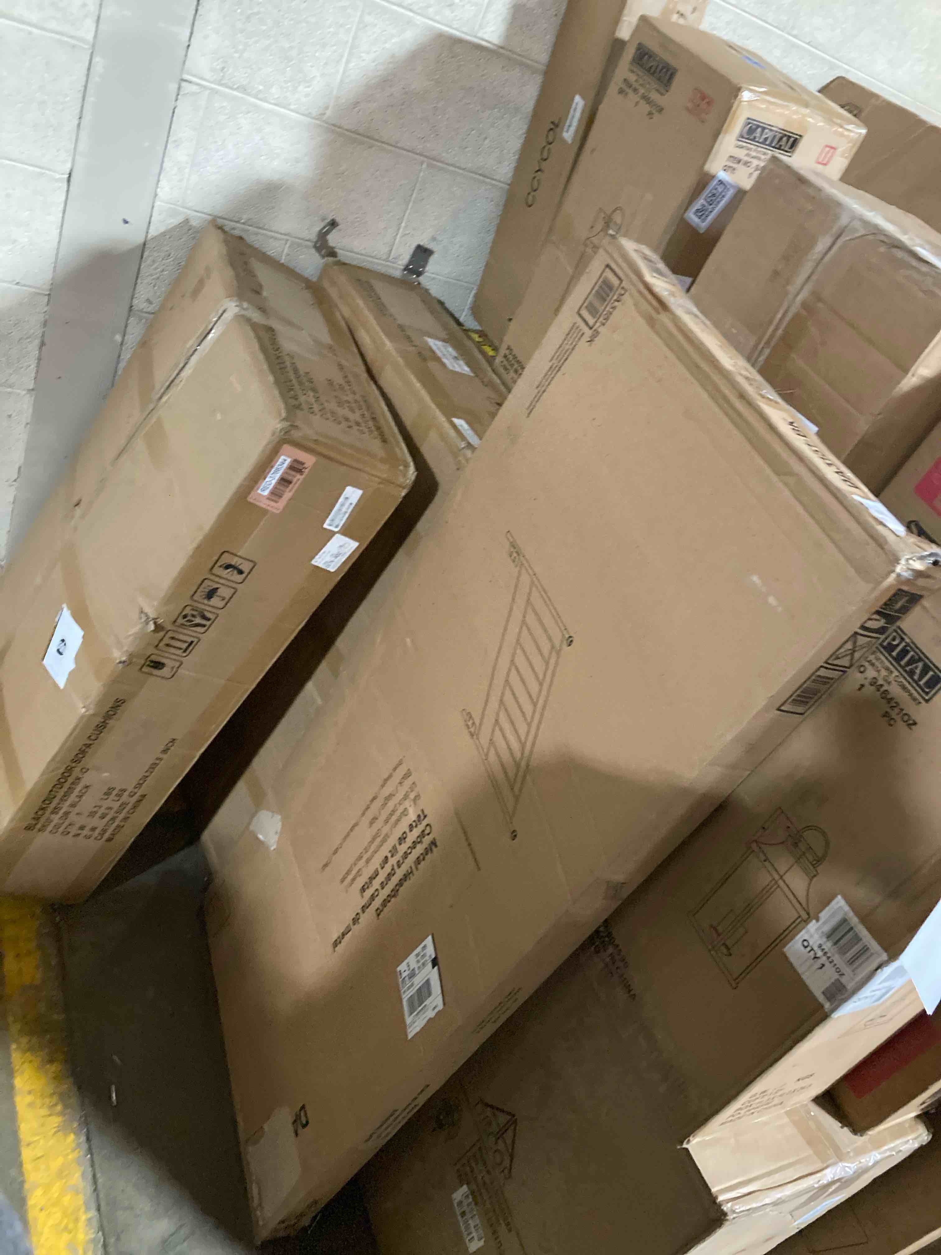 https://s3.amazonaws.com/lotting-images-prod/phillipi/RED3766345_1738346487997.jpeg