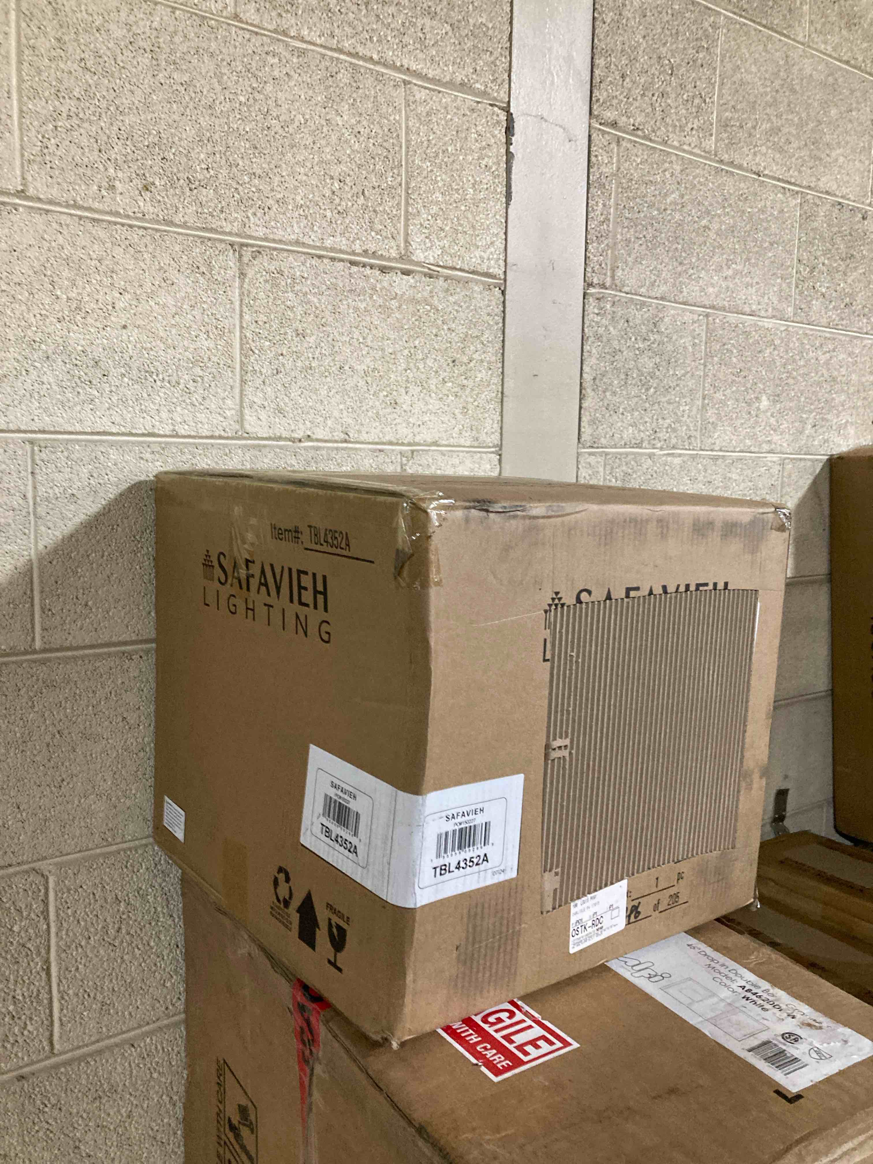 https://s3.amazonaws.com/lotting-images-prod/phillipi/RED3766350_1738347490088.jpeg