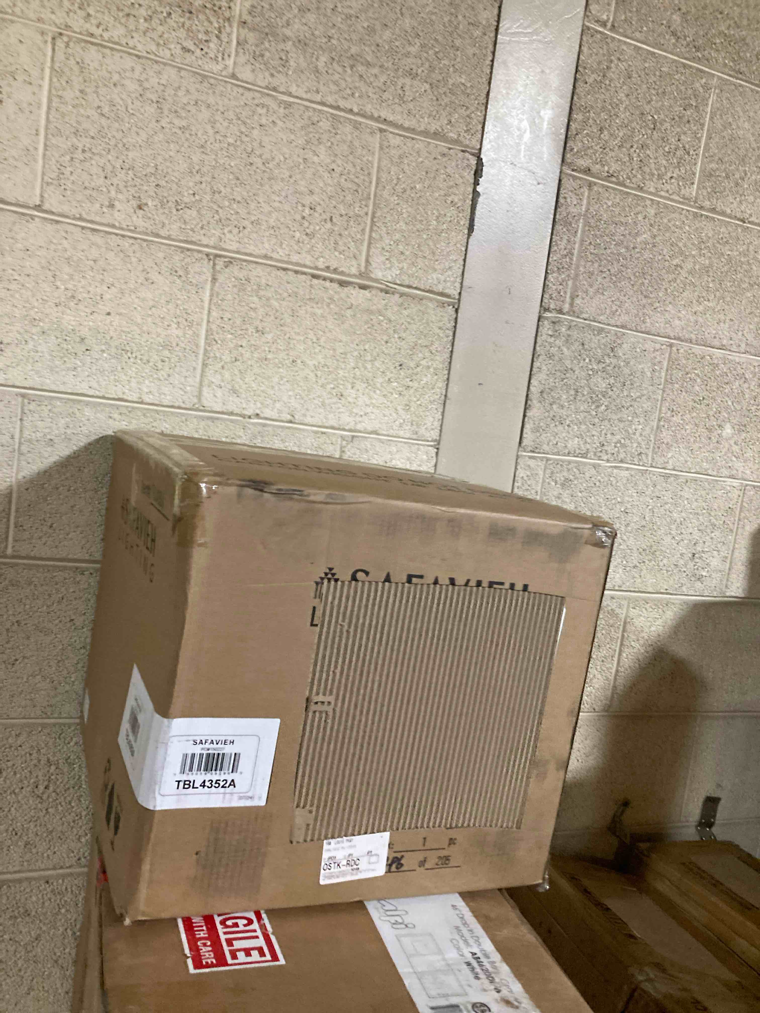 https://s3.amazonaws.com/lotting-images-prod/phillipi/RED3766350_1738347491391.jpeg