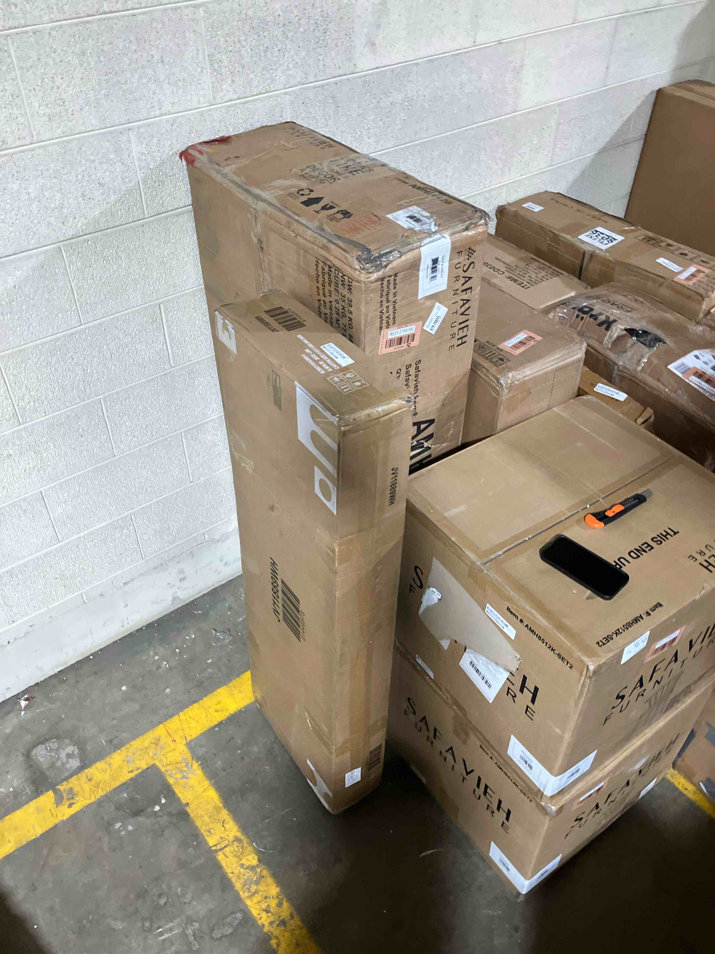 https://s3.amazonaws.com/lotting-images-prod/phillipi/RED3766385_1738355401385.jpeg