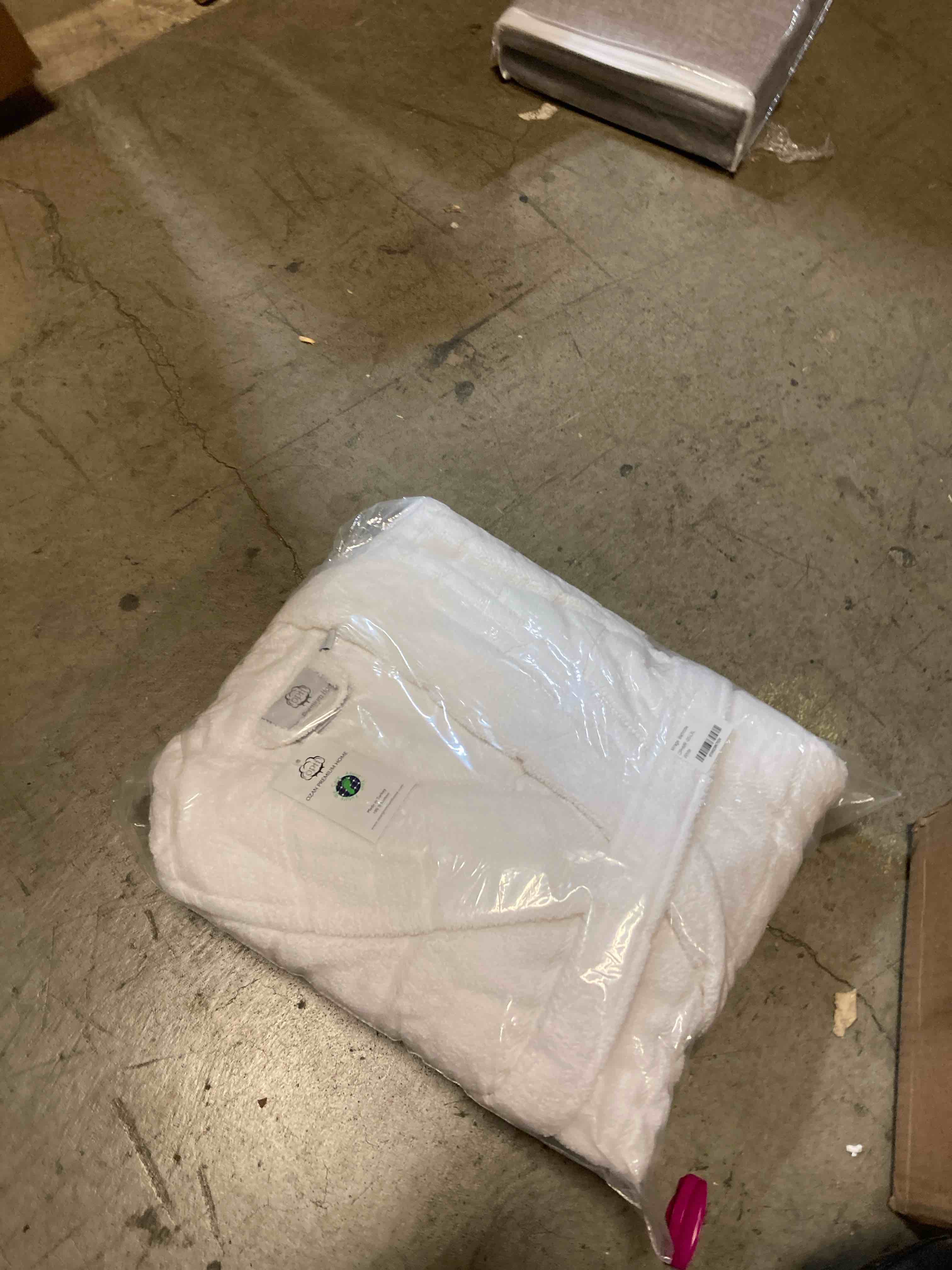 https://s3.amazonaws.com/lotting-images-prod/phillipi/RED3766485_1738697871102.jpeg