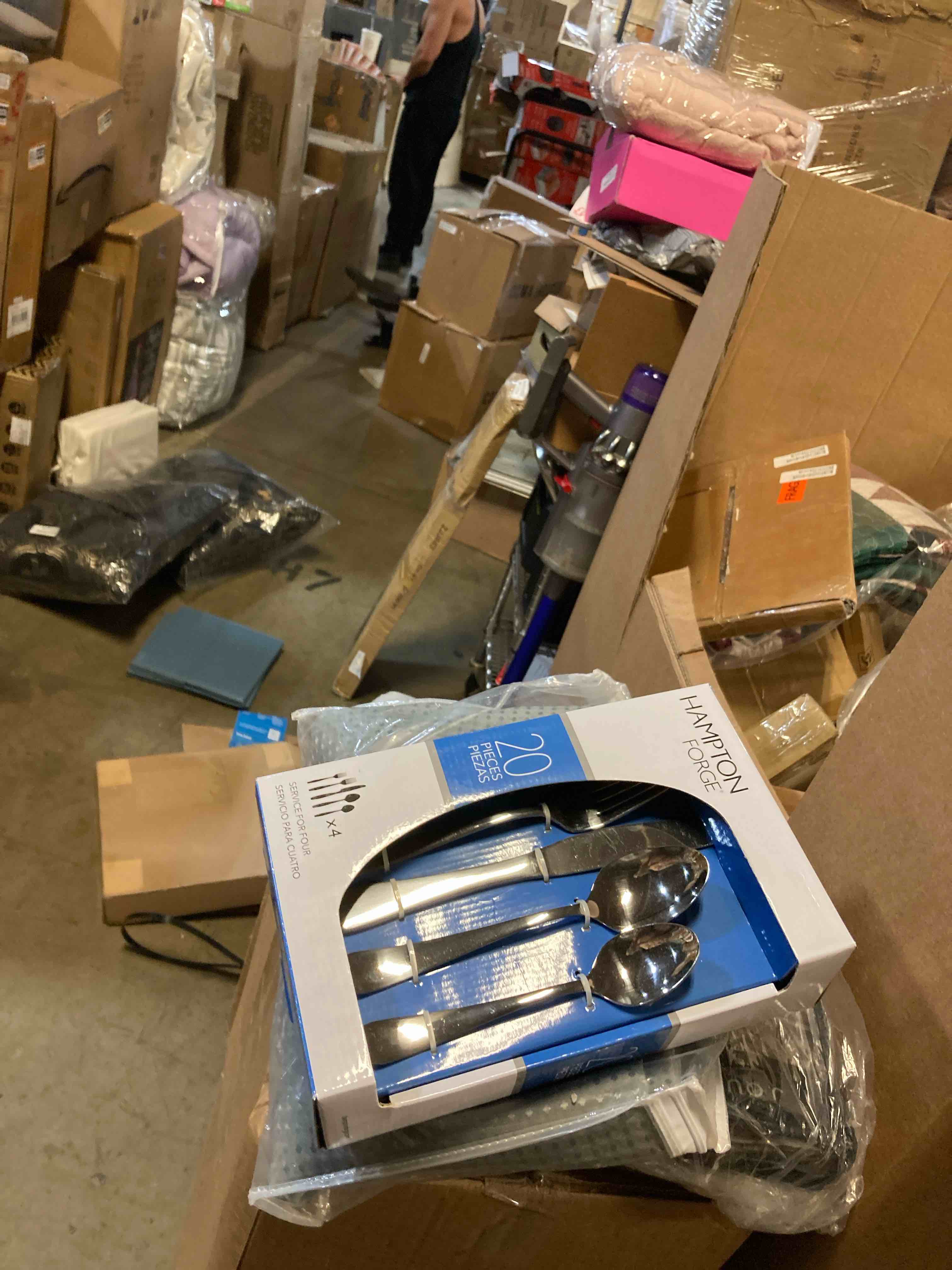 https://s3.amazonaws.com/lotting-images-prod/phillipi/RED3766498_1738699388867.jpeg