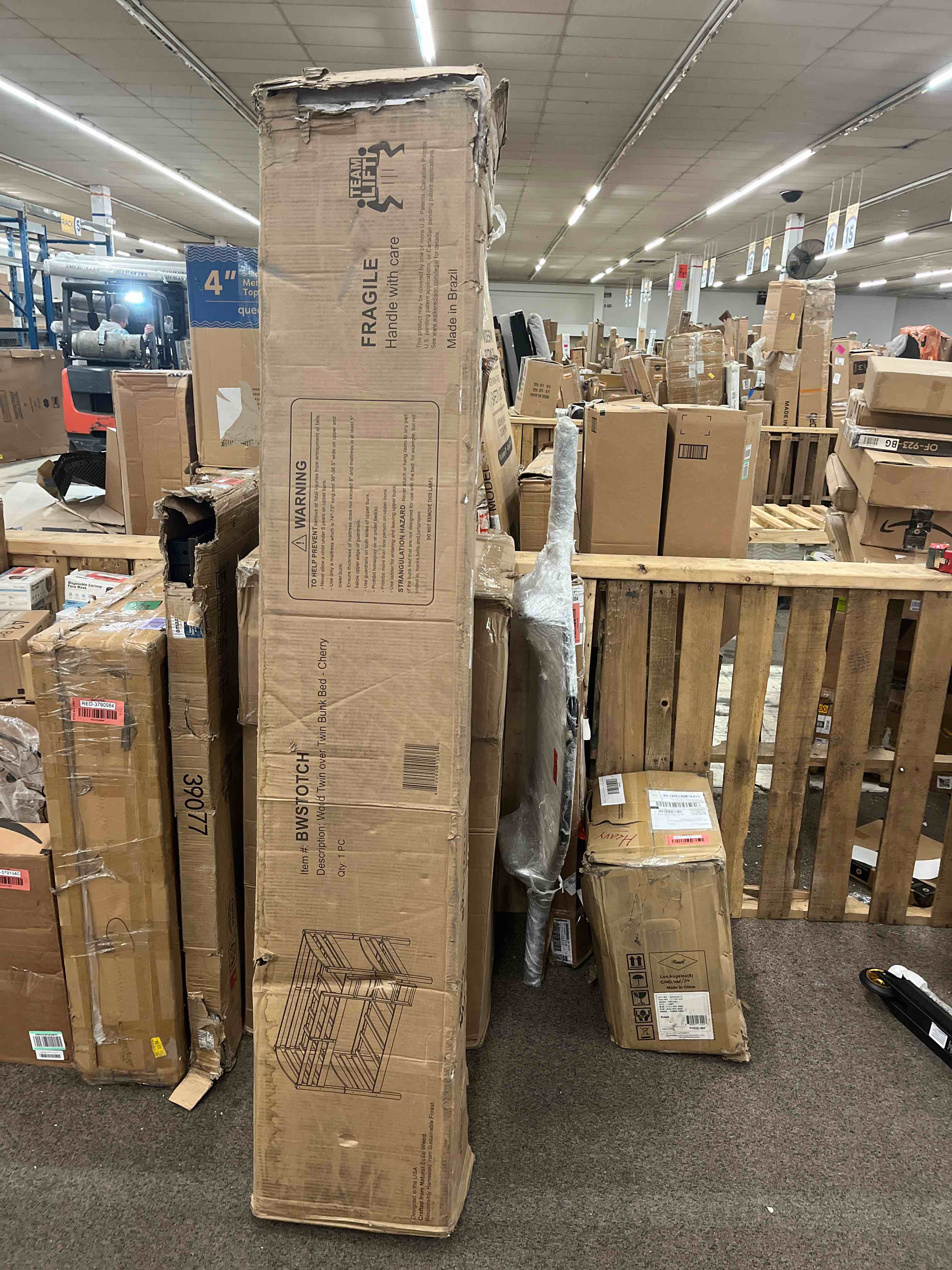 https://s3.amazonaws.com/lotting-images-prod/phillipi/RED3791036_1670952057311.jpeg