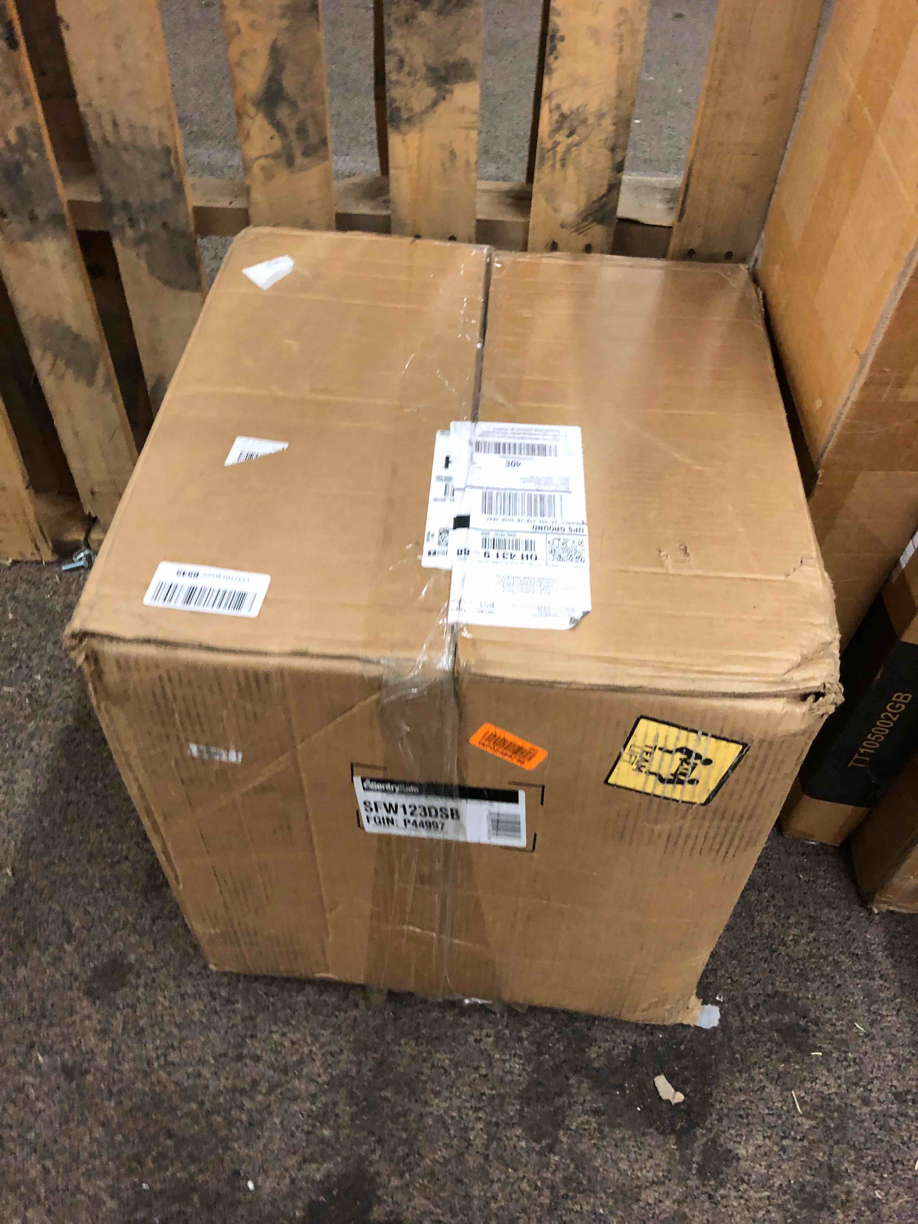 https://s3.amazonaws.com/lotting-images-prod/phillipi/RED4124186_1686253571362.jpeg