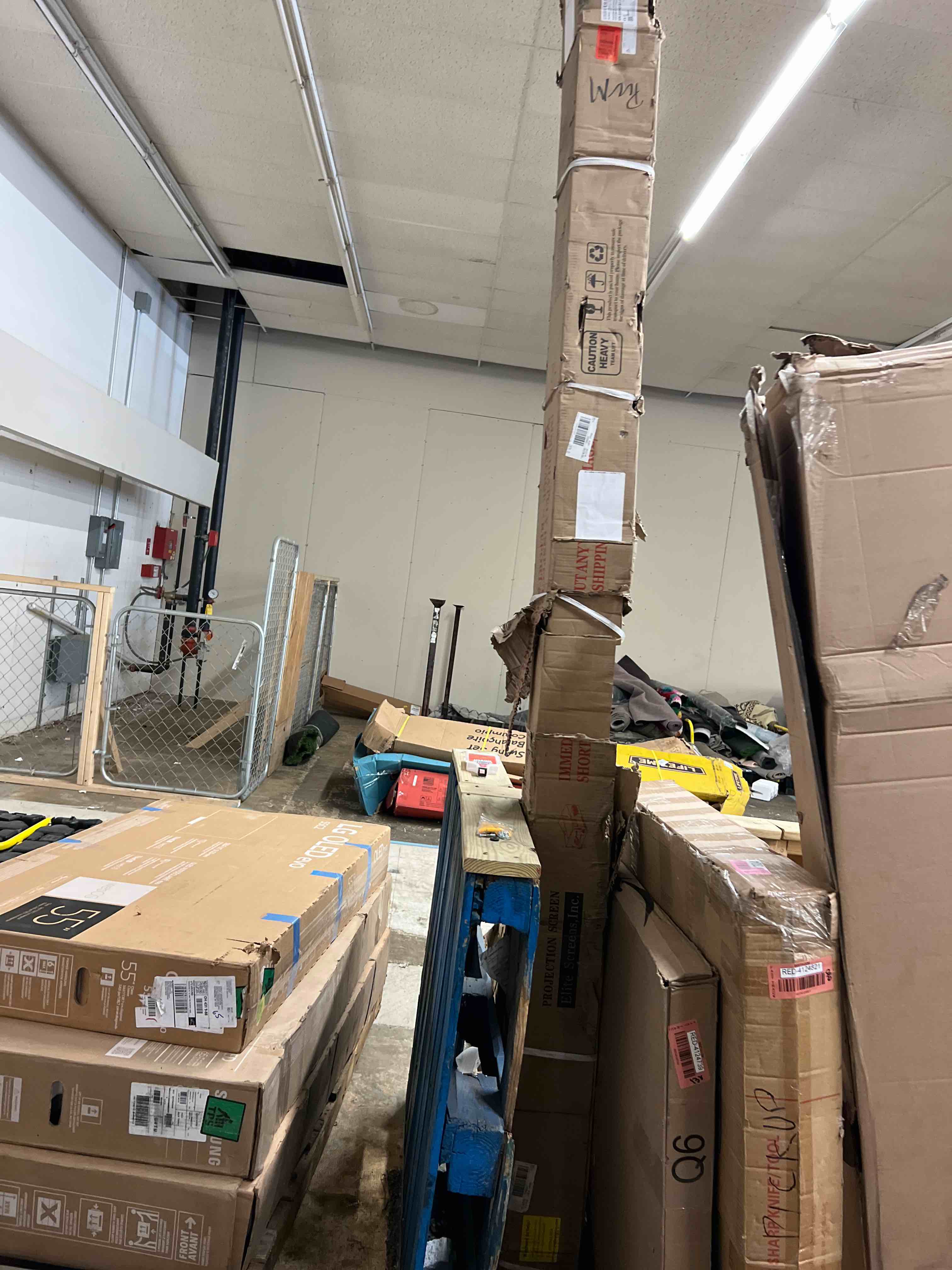 https://s3.amazonaws.com/lotting-images-prod/phillipi/RED4126719_1690383667168.jpeg