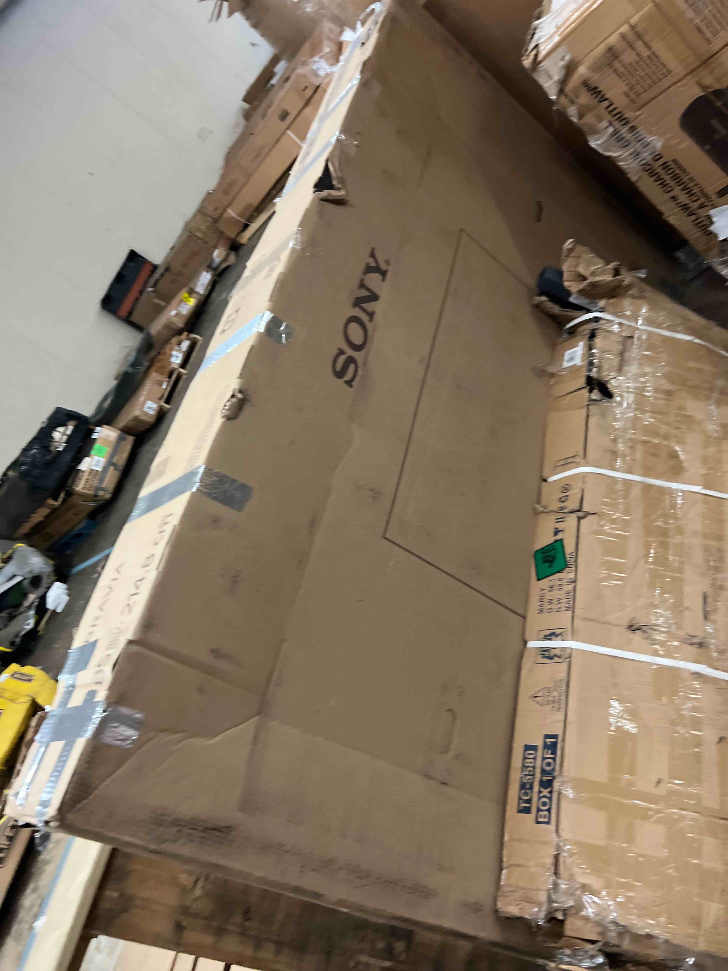 https://s3.amazonaws.com/lotting-images-prod/phillipi/RED4126723_1690384129741.jpeg