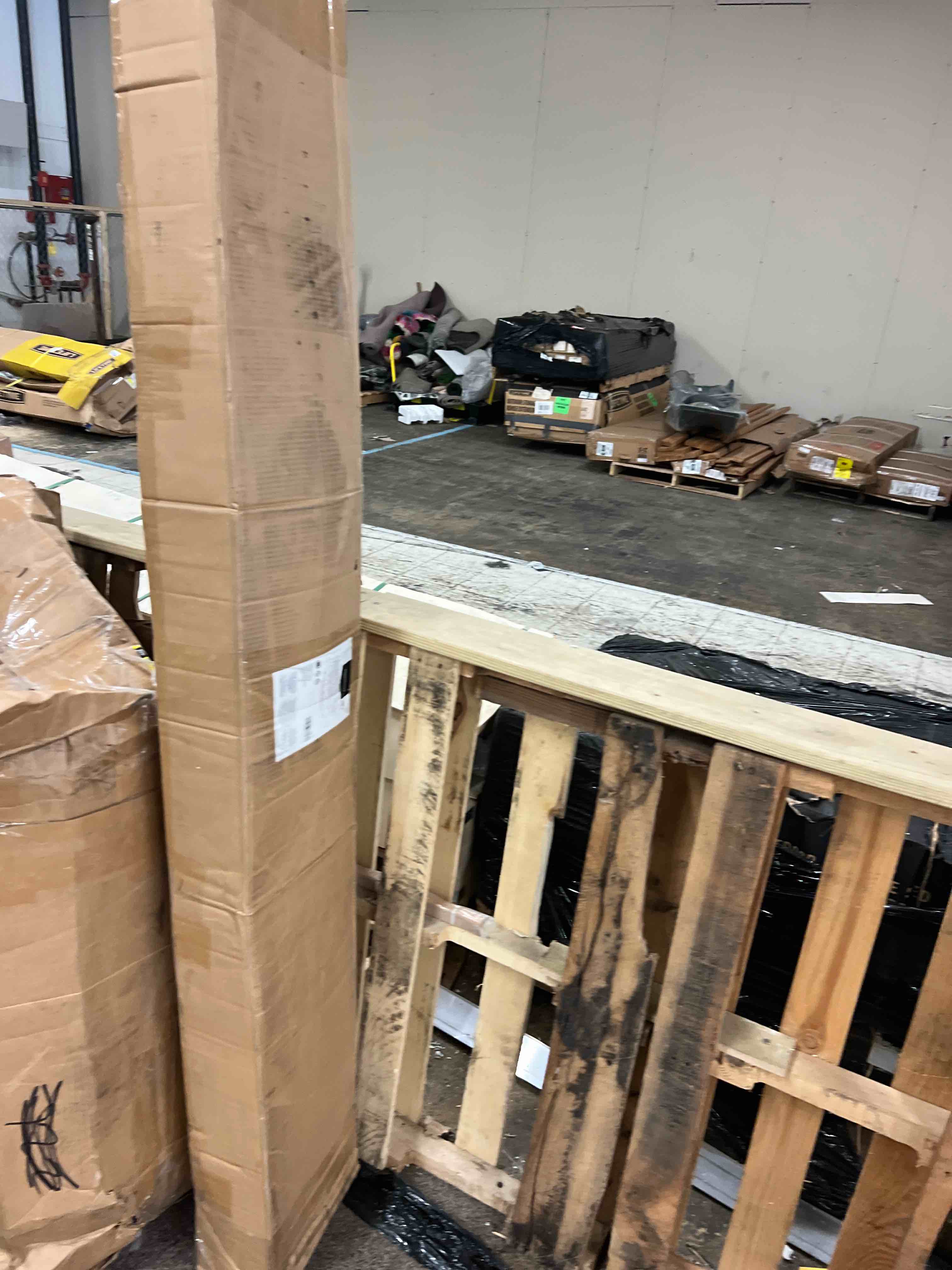 https://s3.amazonaws.com/lotting-images-prod/phillipi/RED4126735_1690384871413.jpeg