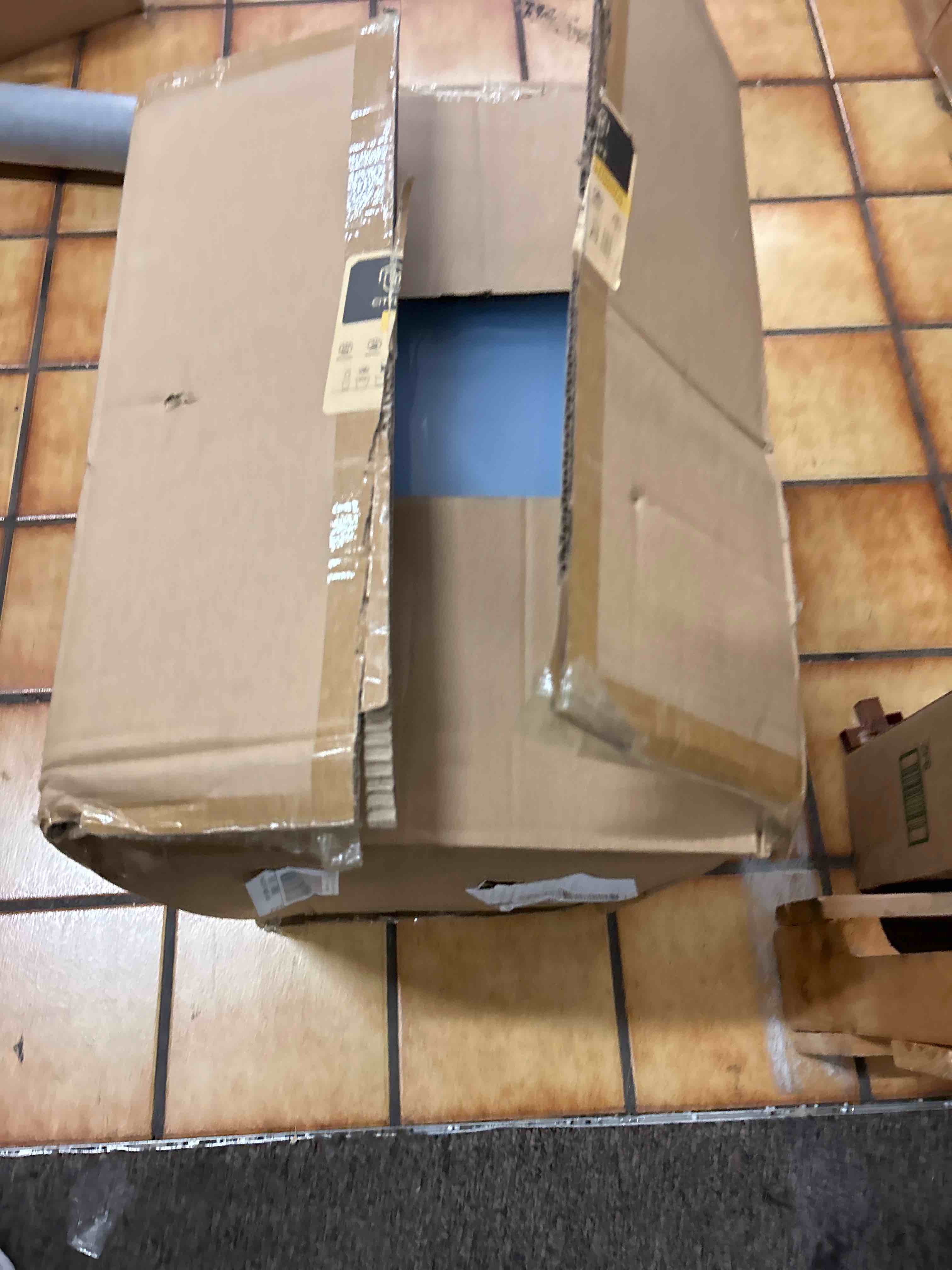https://s3.amazonaws.com/lotting-images-prod/phillipi/RED4128562_1693579584300.jpeg