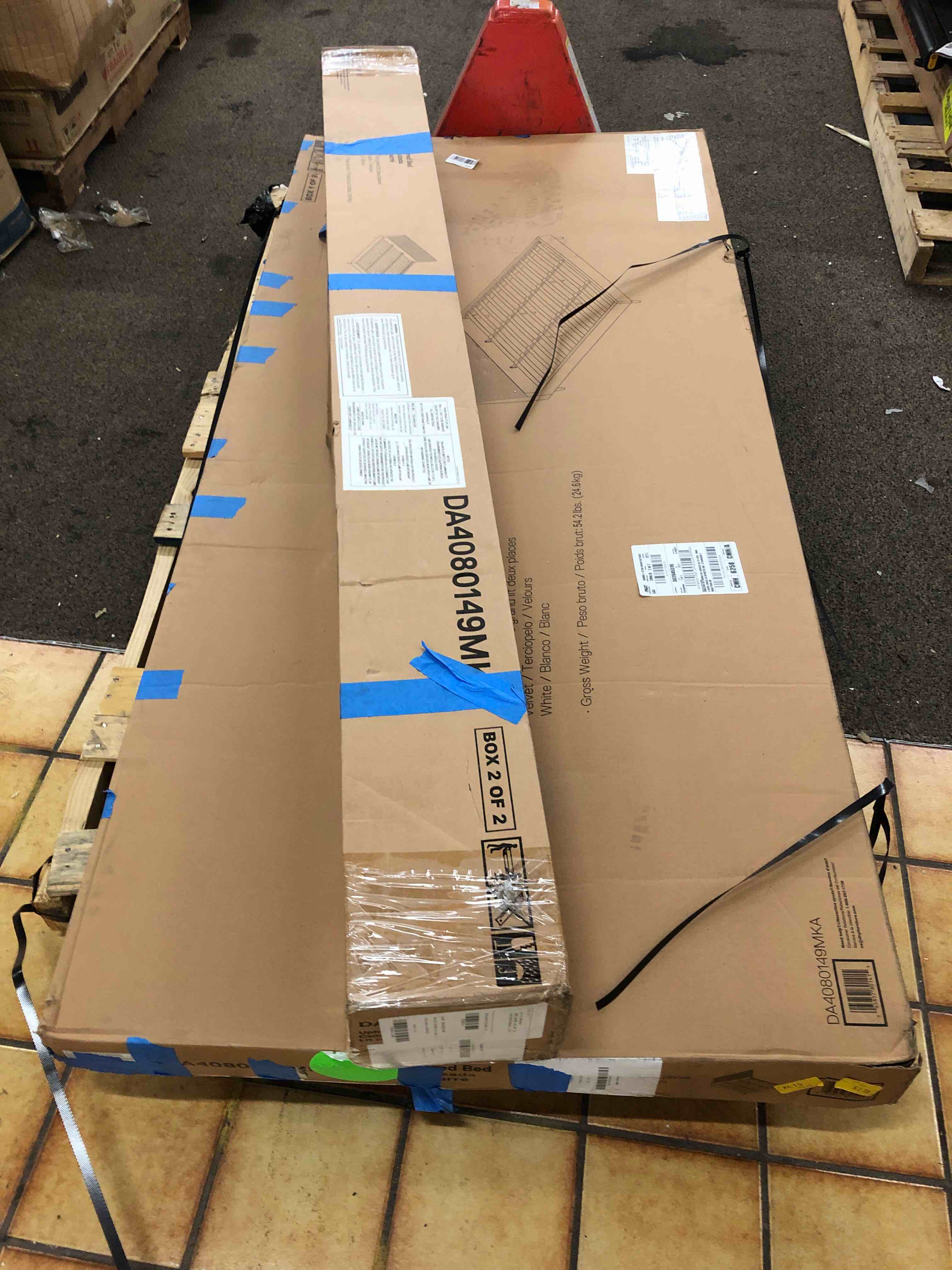 https://s3.amazonaws.com/lotting-images-prod/phillipi/RED4129838_1694523785662.jpeg
