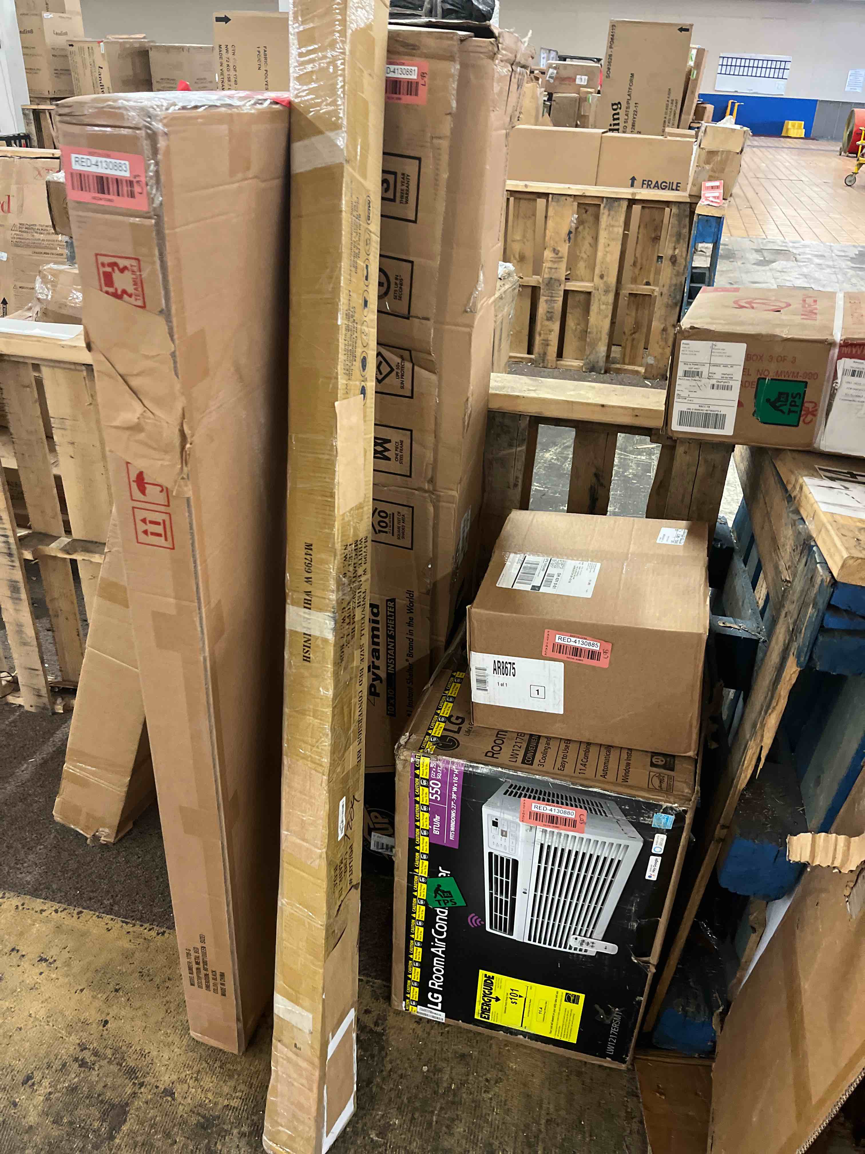 https://s3.amazonaws.com/lotting-images-prod/phillipi/RED4130886_1698267129596.jpeg
