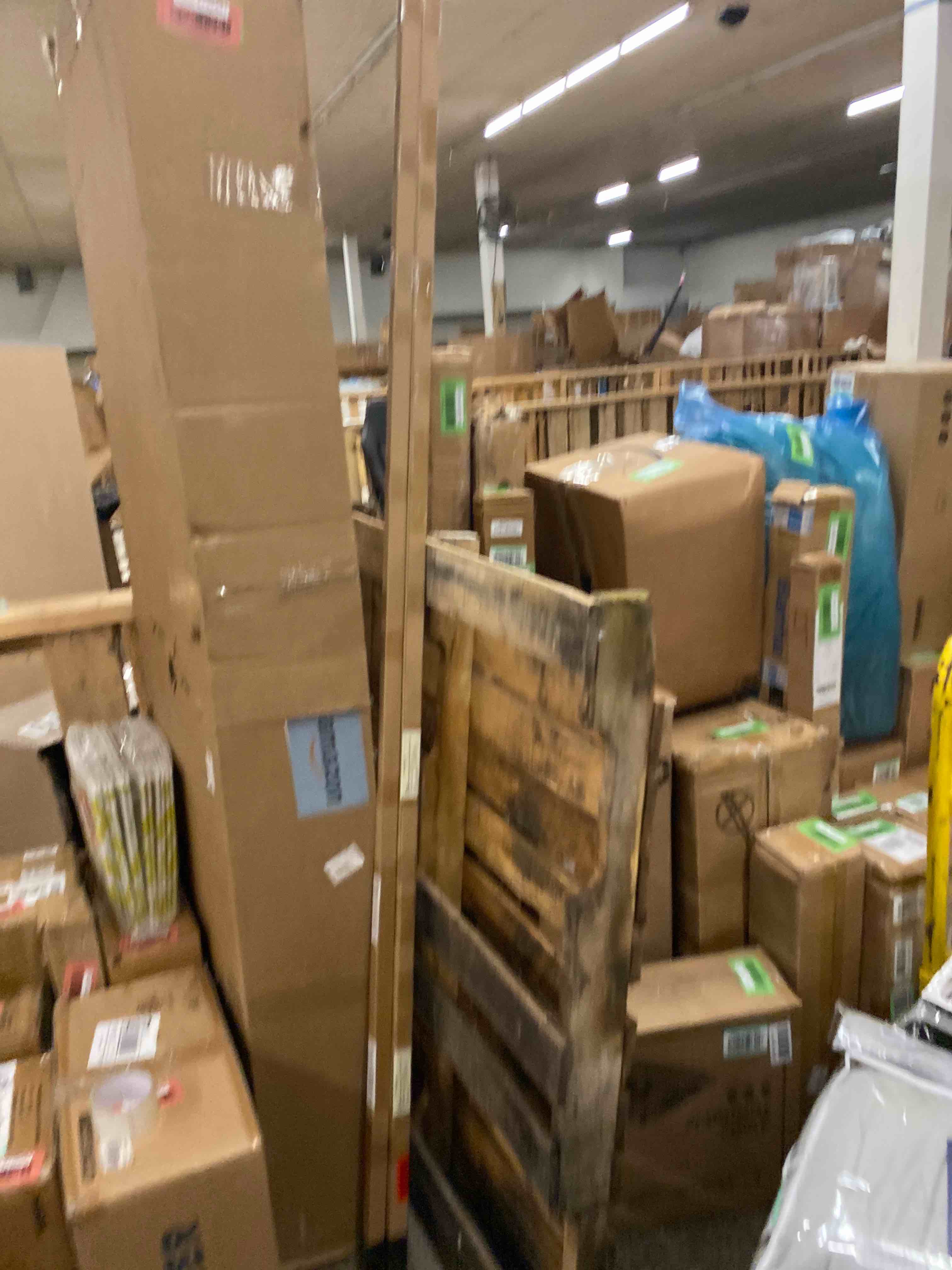 https://s3.amazonaws.com/lotting-images-prod/phillipi/RED4132487_1700577993539.jpeg