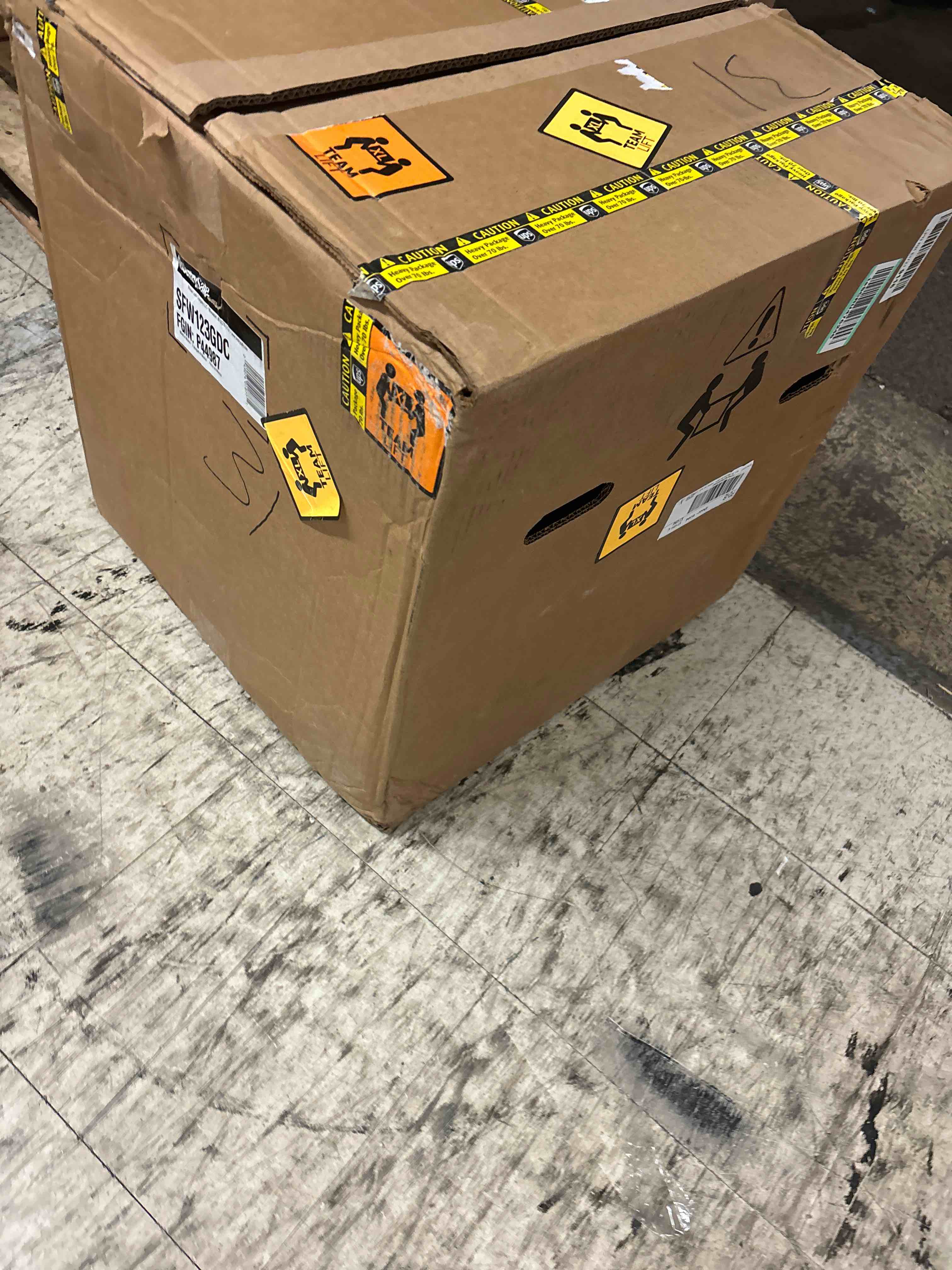 https://s3.amazonaws.com/lotting-images-prod/phillipi/RED4134648_1705009304545.jpeg