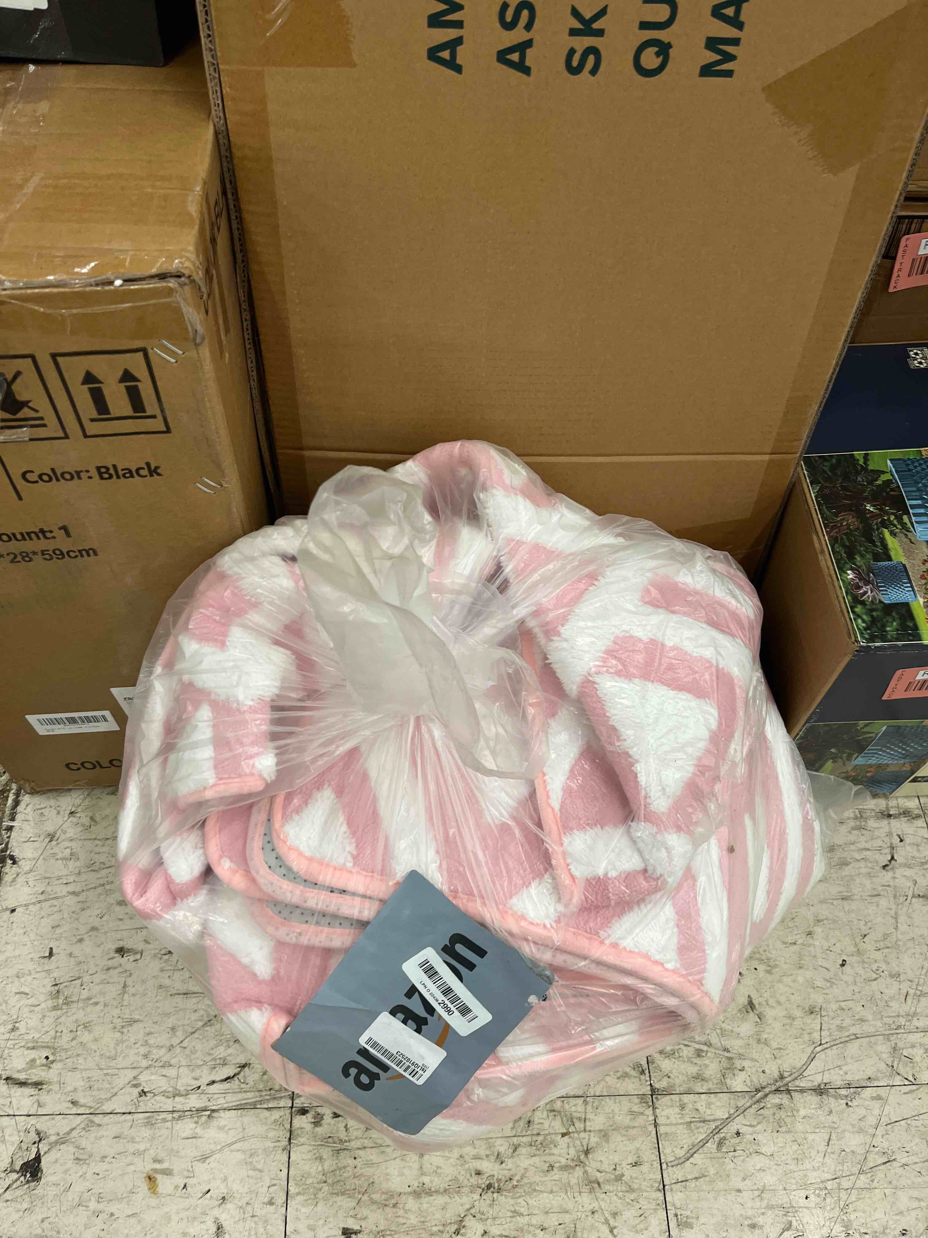 https://s3.amazonaws.com/lotting-images-prod/phillipi/RED4439294_1729872468291.jpeg