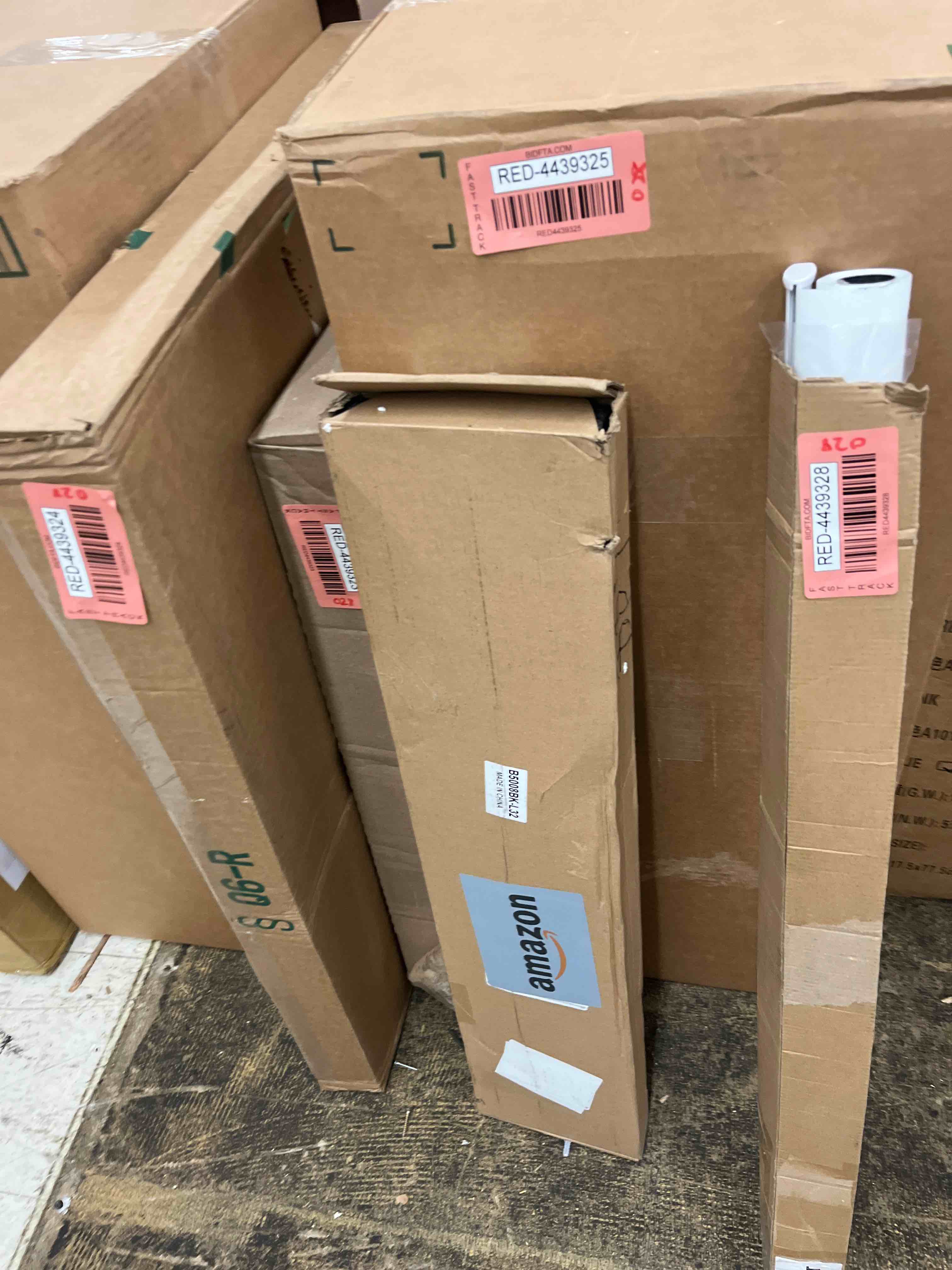 https://s3.amazonaws.com/lotting-images-prod/phillipi/RED4439327_1729874207168.jpeg