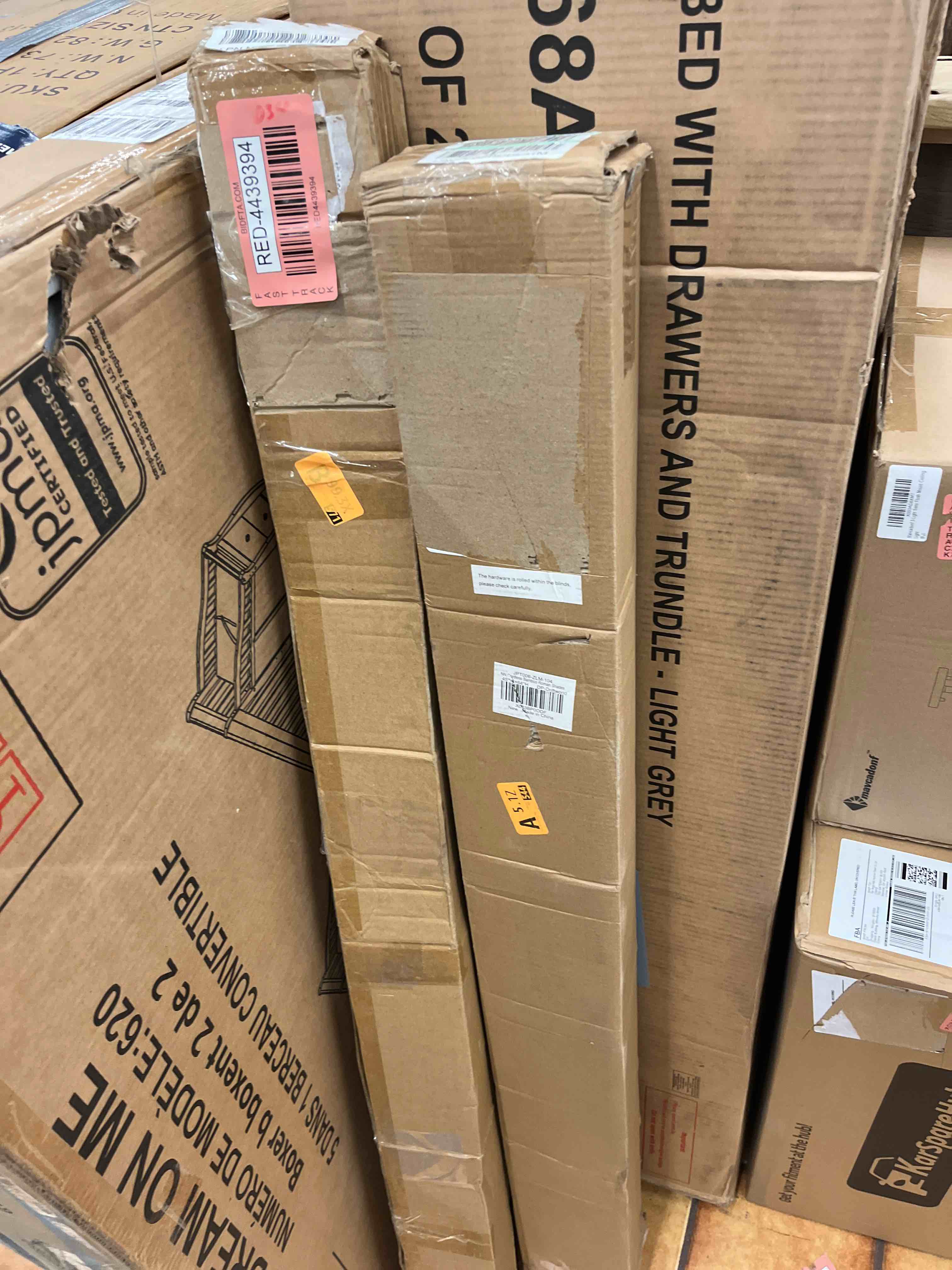 https://s3.amazonaws.com/lotting-images-prod/phillipi/RED4439393_1730149854976.jpeg