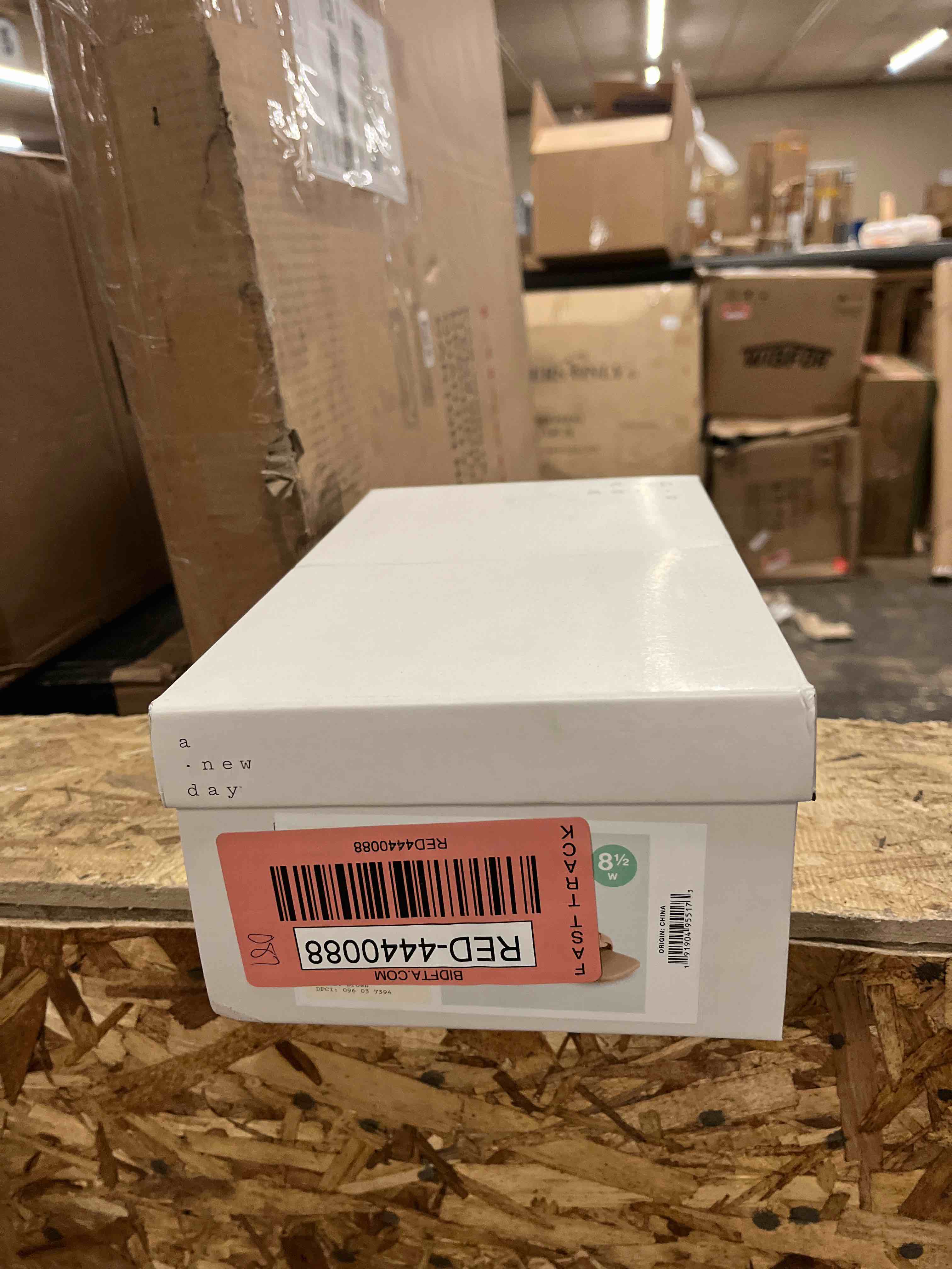 https://s3.amazonaws.com/lotting-images-prod/phillipi/RED4440088_1730888219543.jpeg