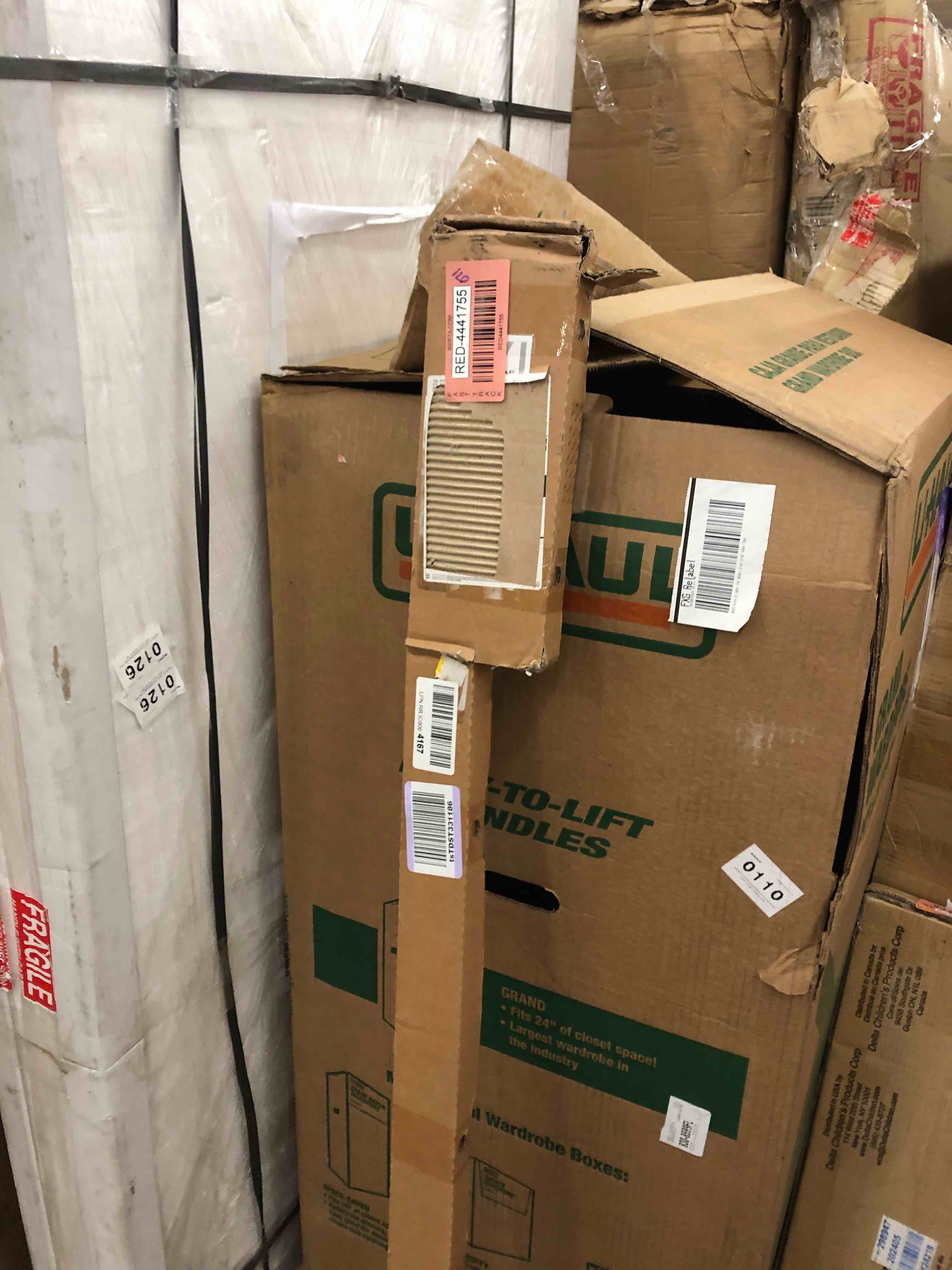 https://s3.amazonaws.com/lotting-images-prod/phillipi/RED4441755_1730472698073.jpeg