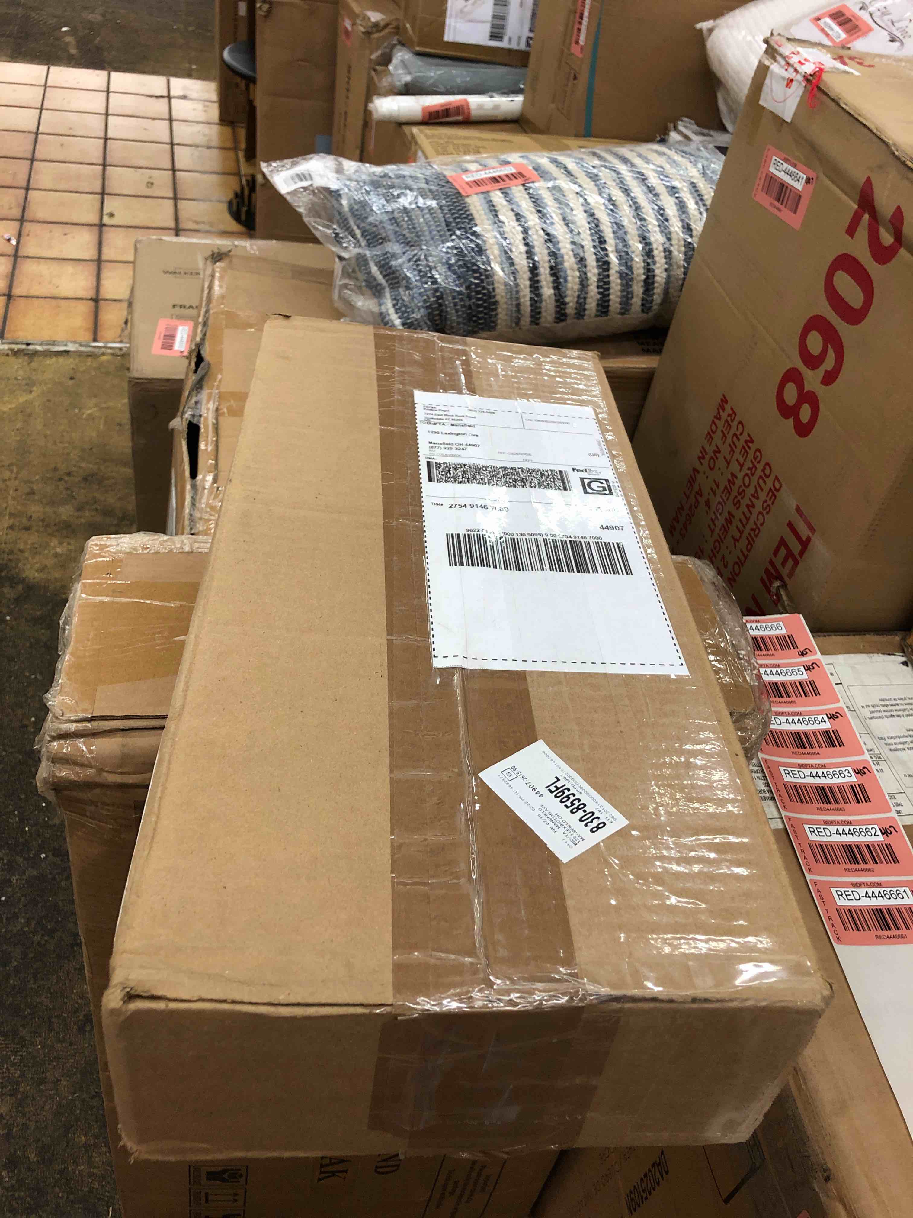 https://s3.amazonaws.com/lotting-images-prod/phillipi/RED4446661_1721910851463.jpeg