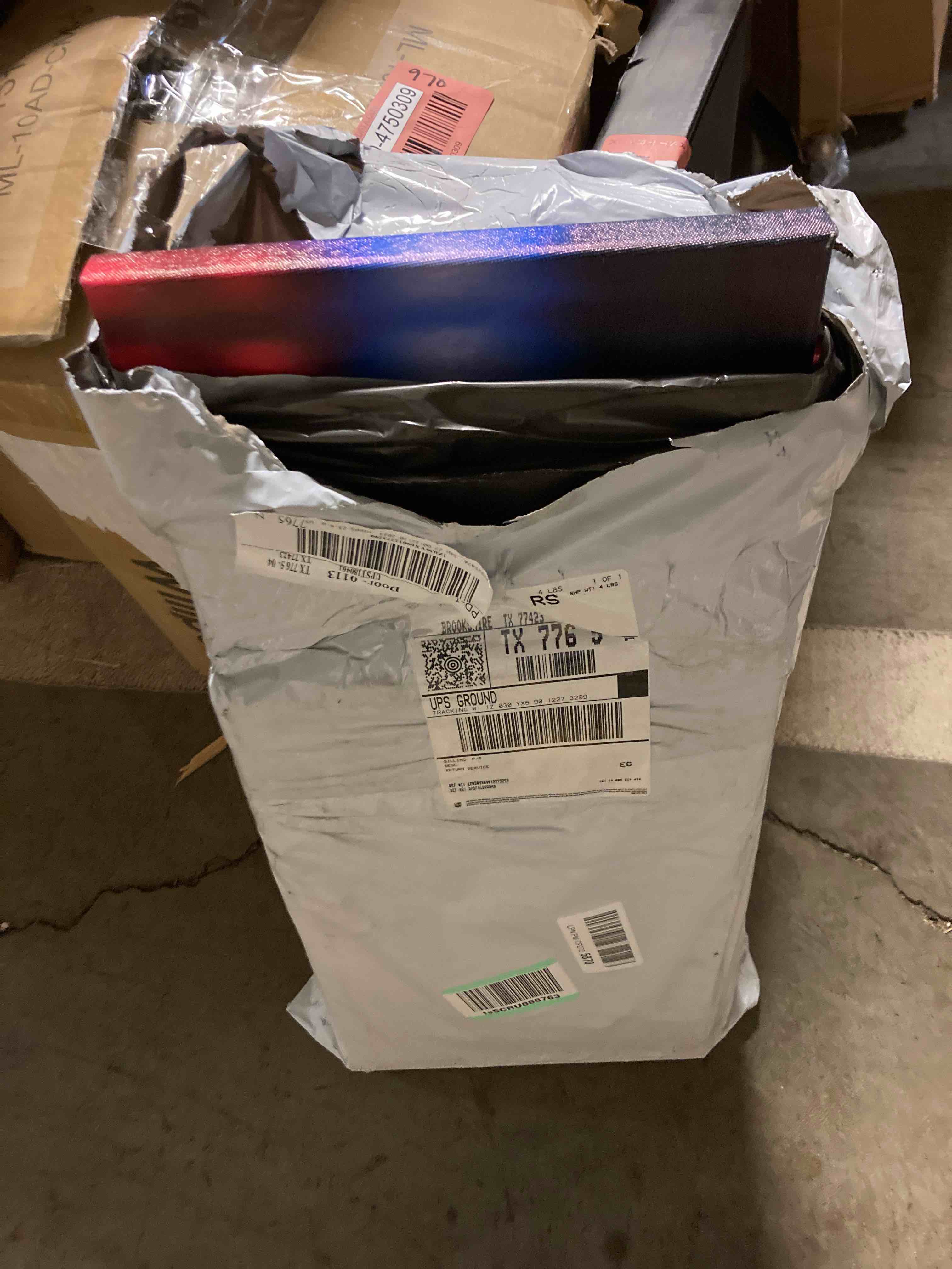 https://s3.amazonaws.com/lotting-images-prod/phillipi/RED4750307_1703795408862.jpeg