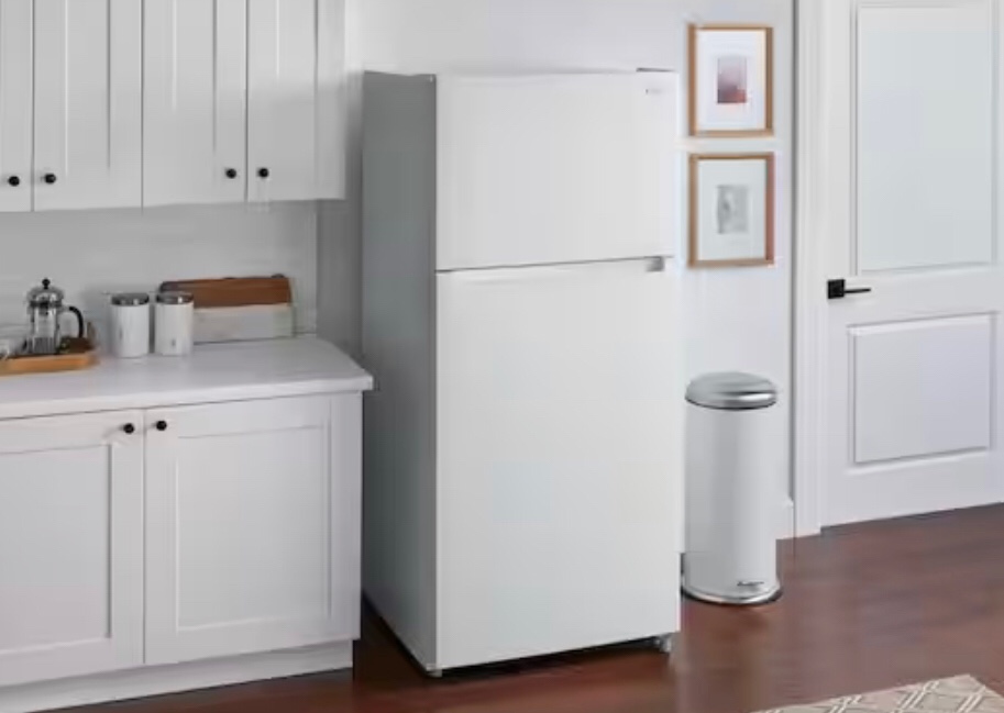 Vissani 18 cu. ft. Top Freezer Refrigerator DOE in White