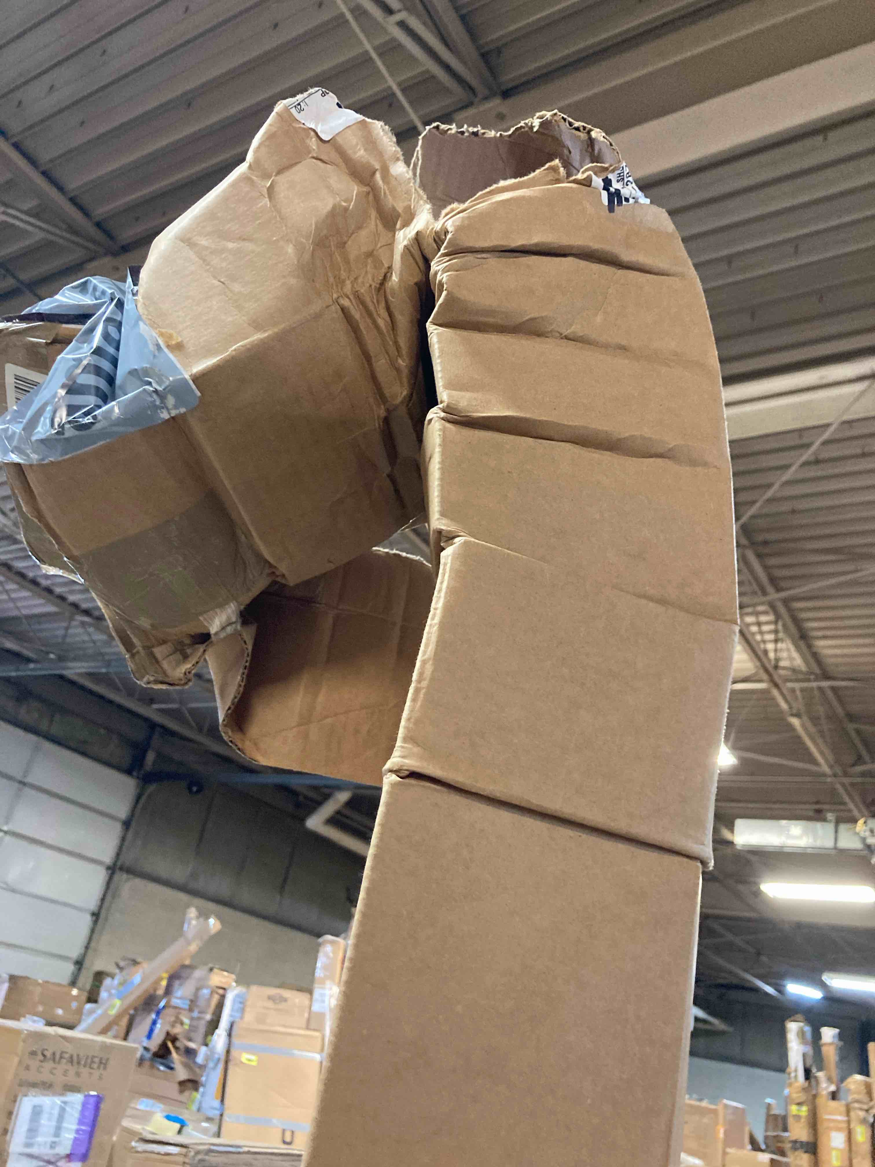 https://s3.amazonaws.com/lotting-images-prod/phillipi/RED4904587_1717440626595.jpeg