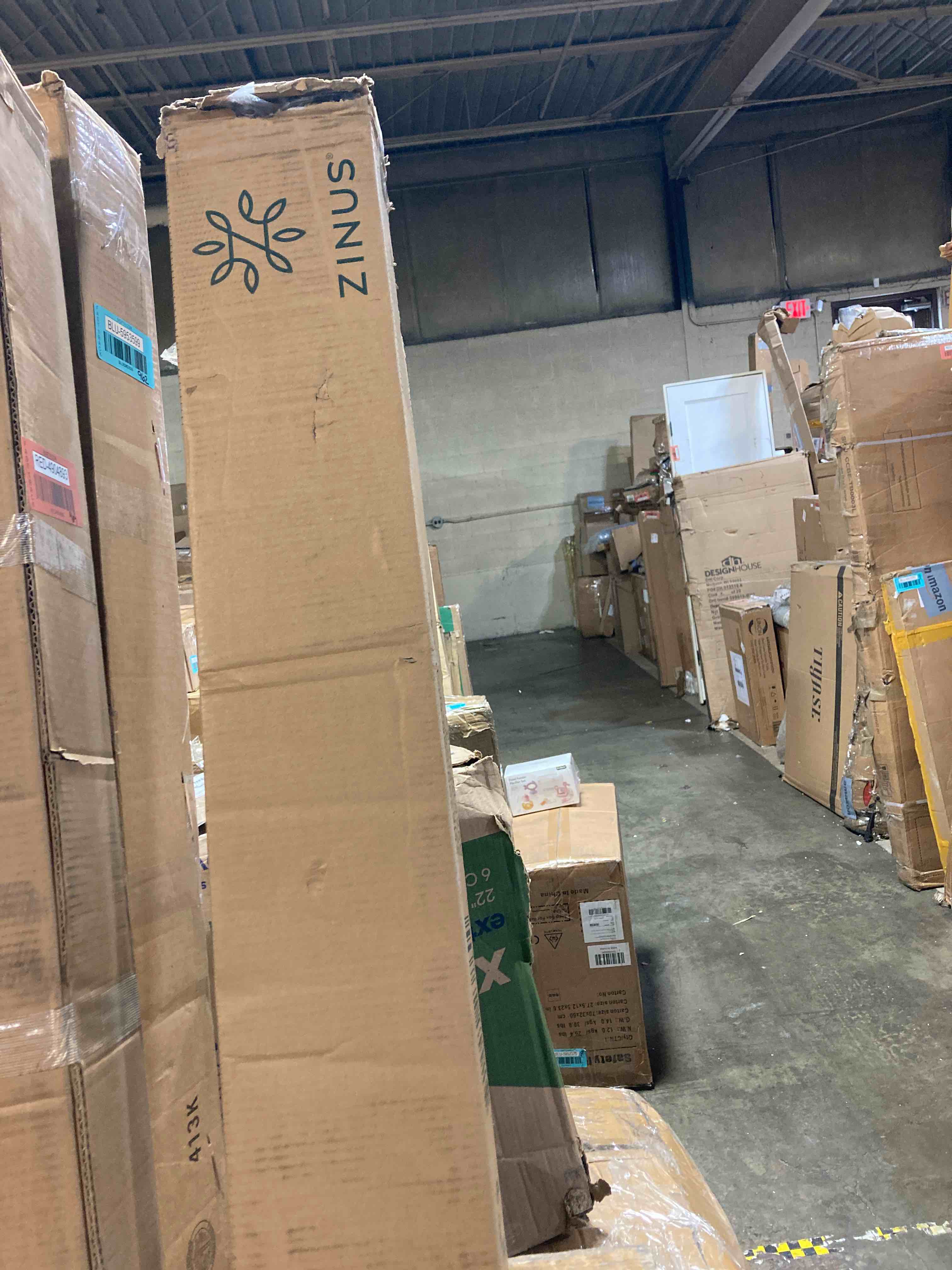 https://s3.amazonaws.com/lotting-images-prod/phillipi/RED4904894_1718123198600.jpeg