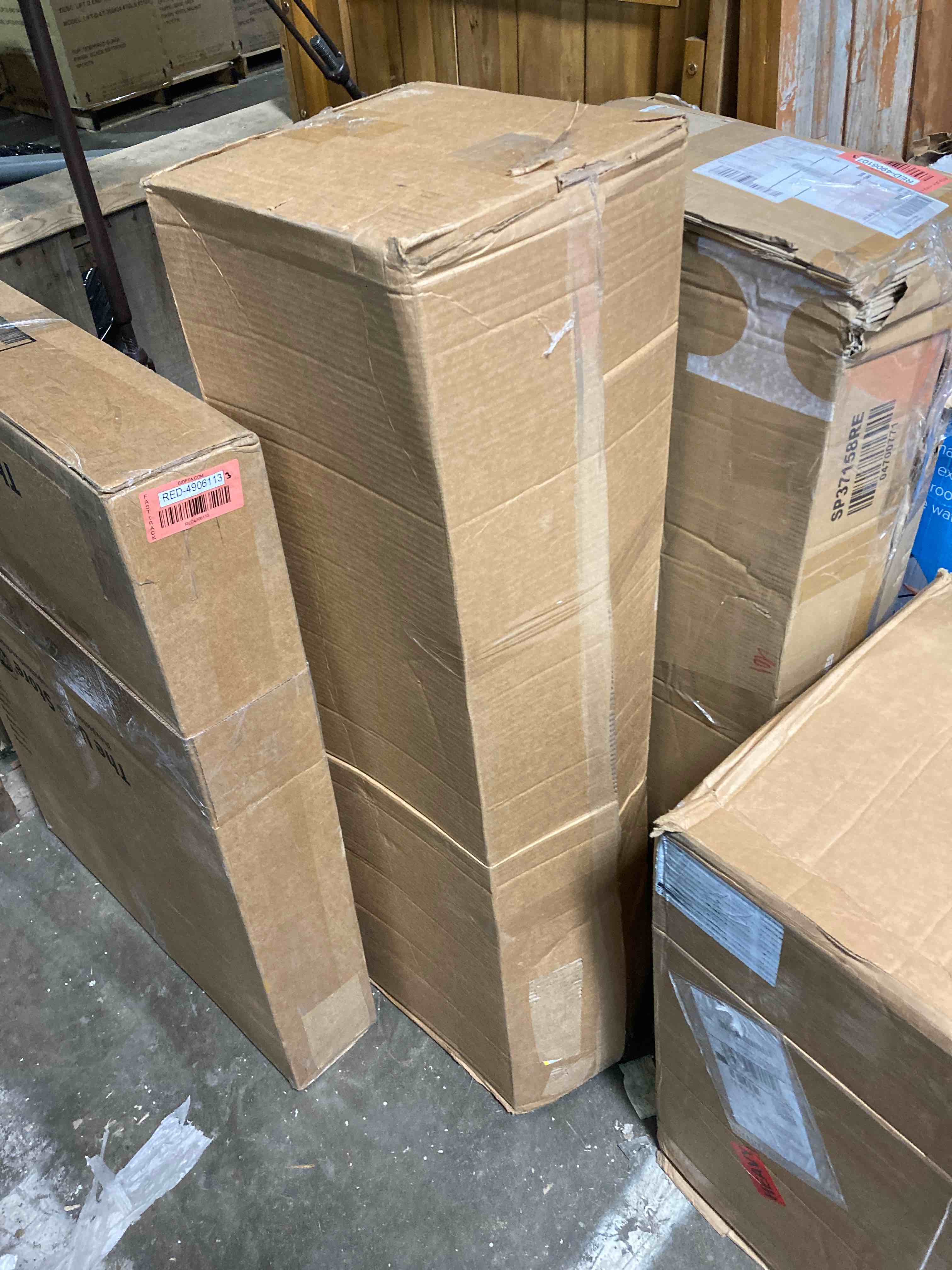 https://s3.amazonaws.com/lotting-images-prod/phillipi/RED4906114_1686756128878.jpeg
