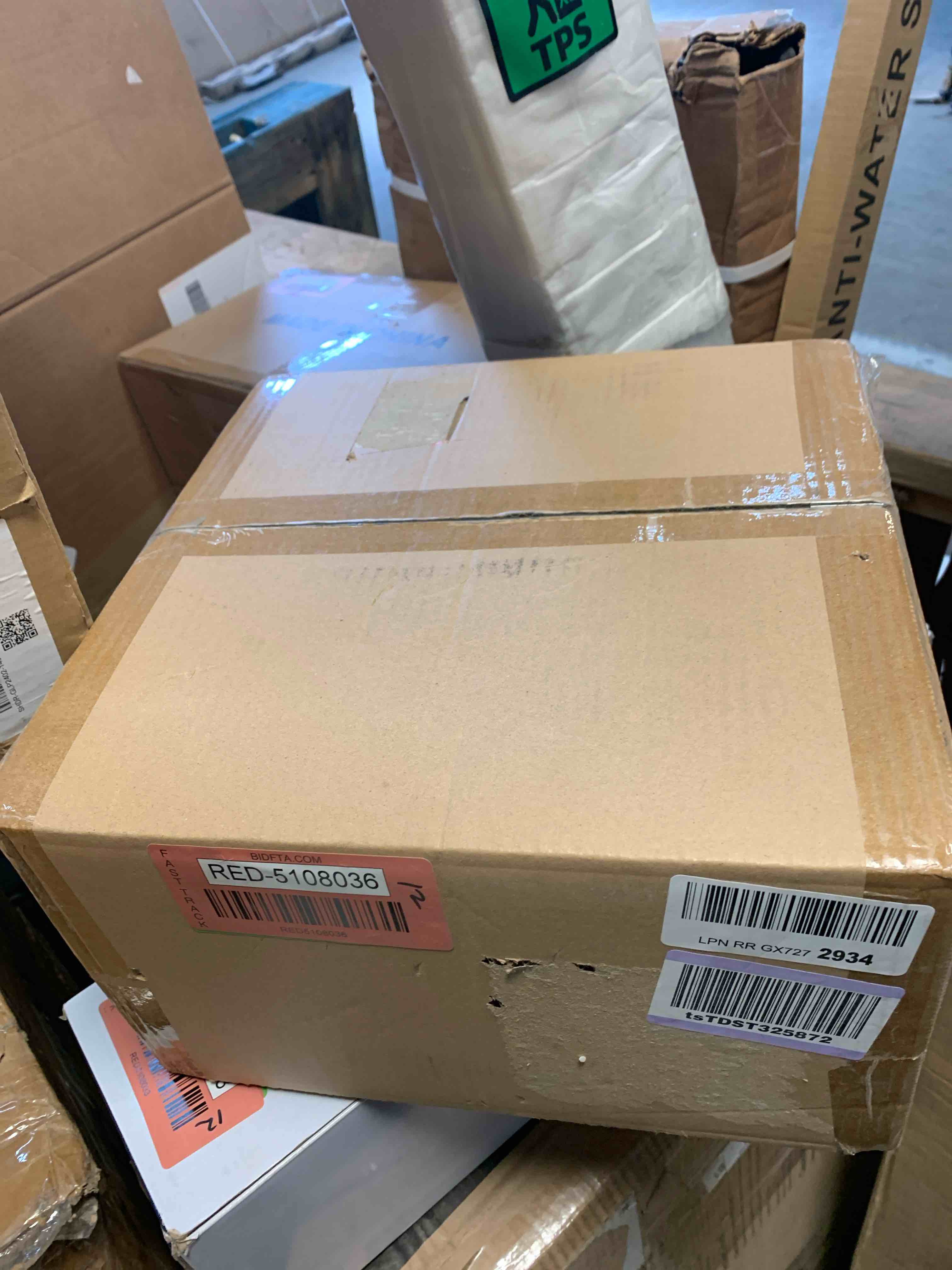 https://s3.amazonaws.com/lotting-images-prod/phillipi/RED5108036_1708969402418.jpeg