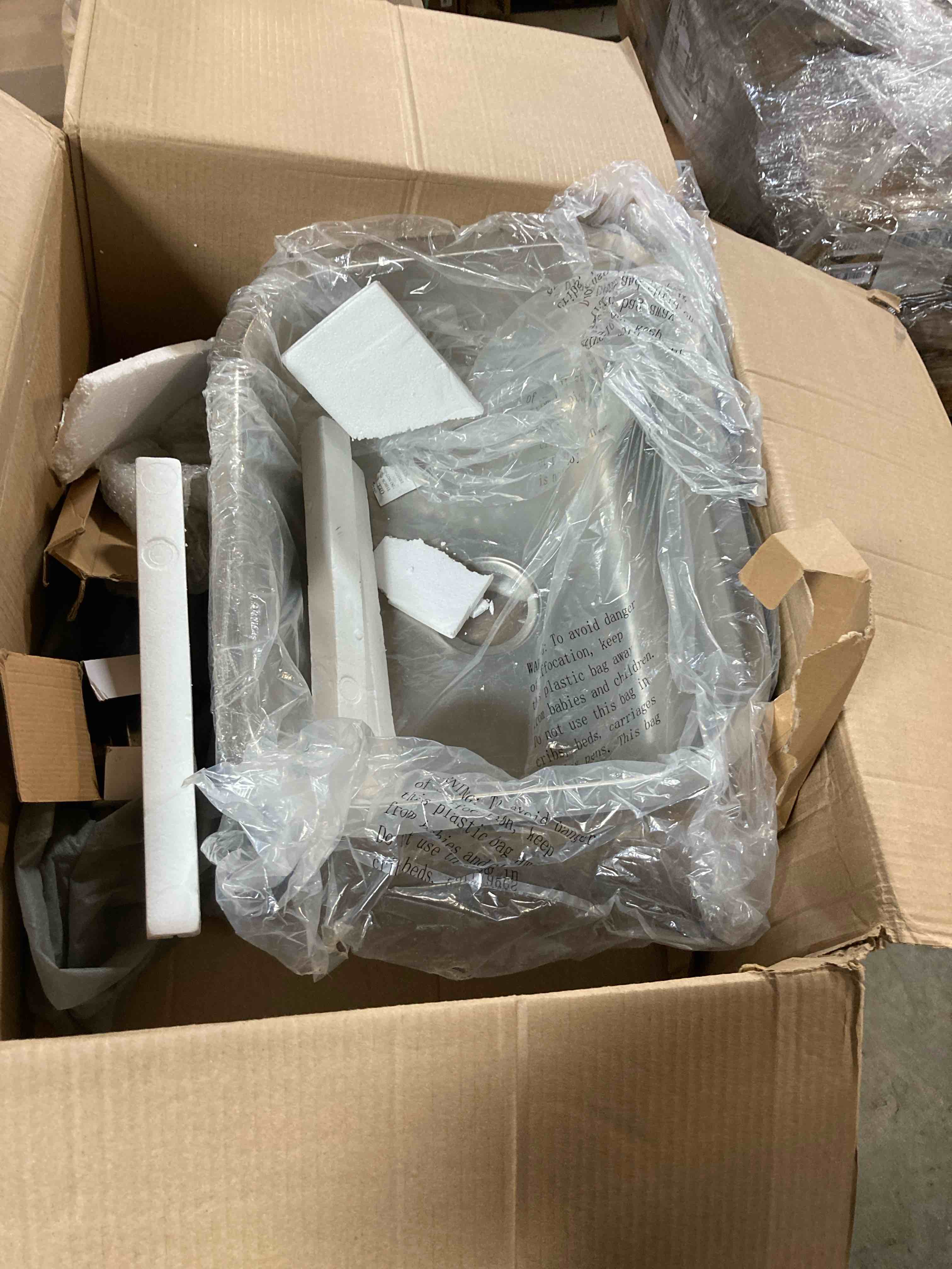 https://s3.amazonaws.com/lotting-images-prod/phillipi/RED5109481_1704743798430.jpeg
