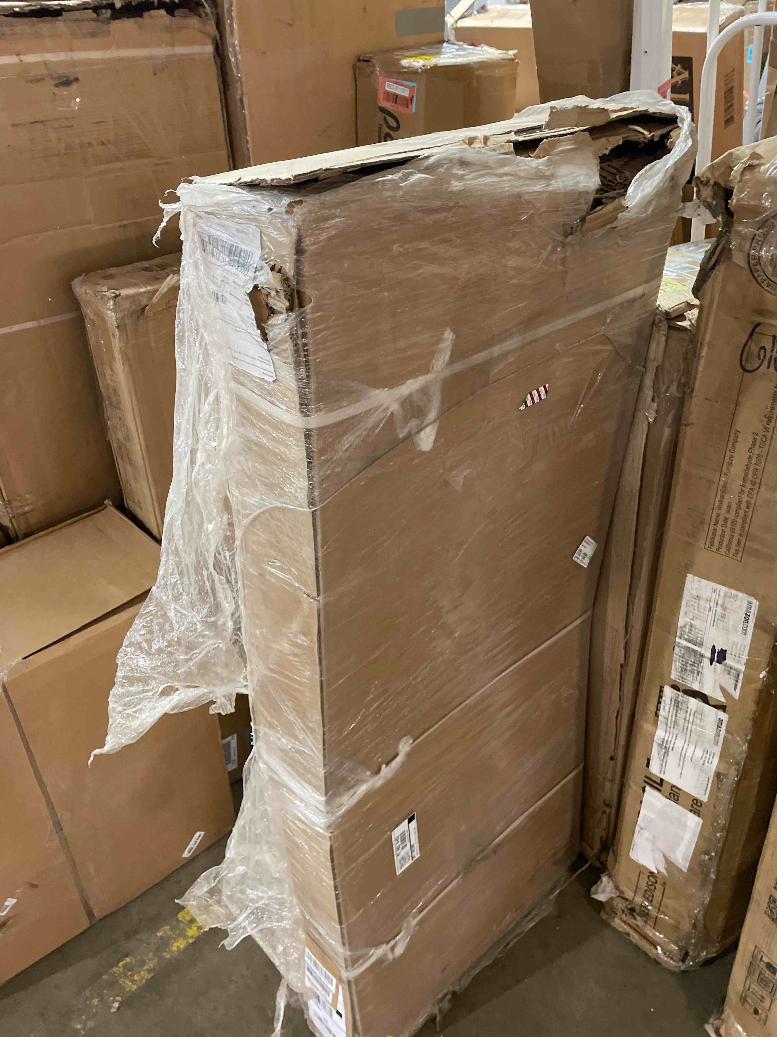 https://s3.amazonaws.com/lotting-images-prod/phillipi/RED5111020_1703626885936.jpeg