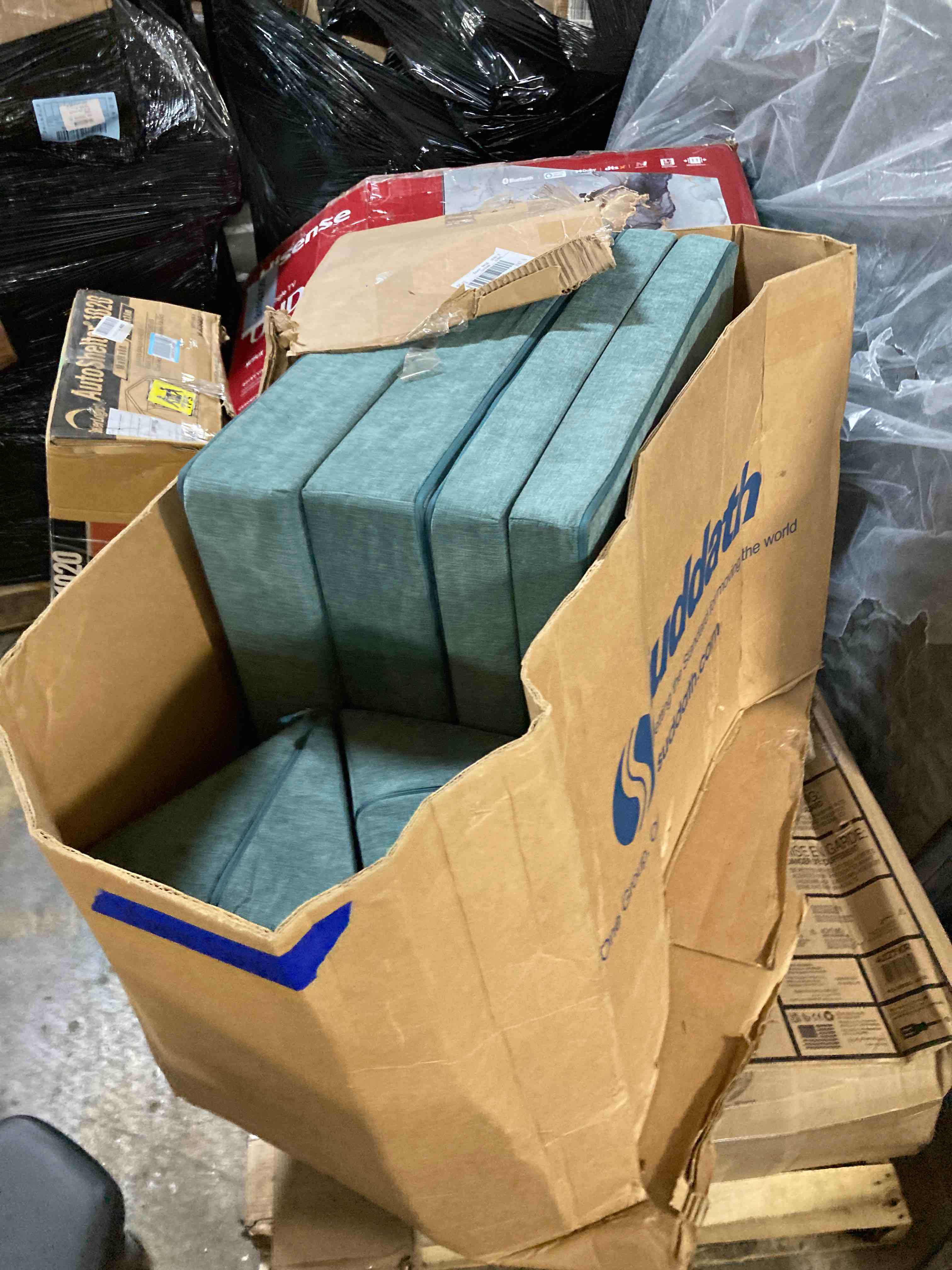 https://s3.amazonaws.com/lotting-images-prod/phillipi/RED5112788_1708111883353.jpeg