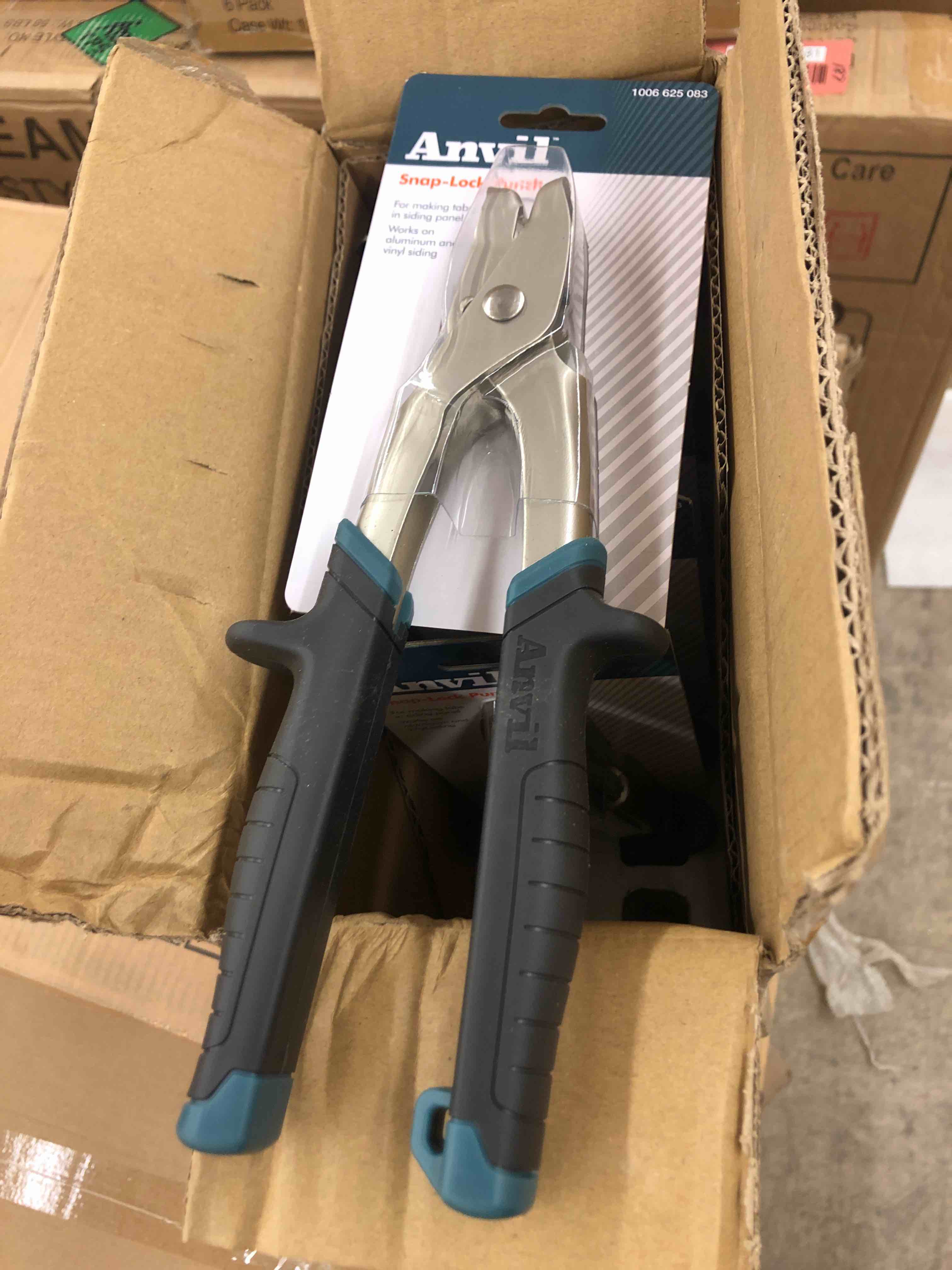 https://s3.amazonaws.com/lotting-images-prod/phillipi/RED5118592_1703272956382.jpeg