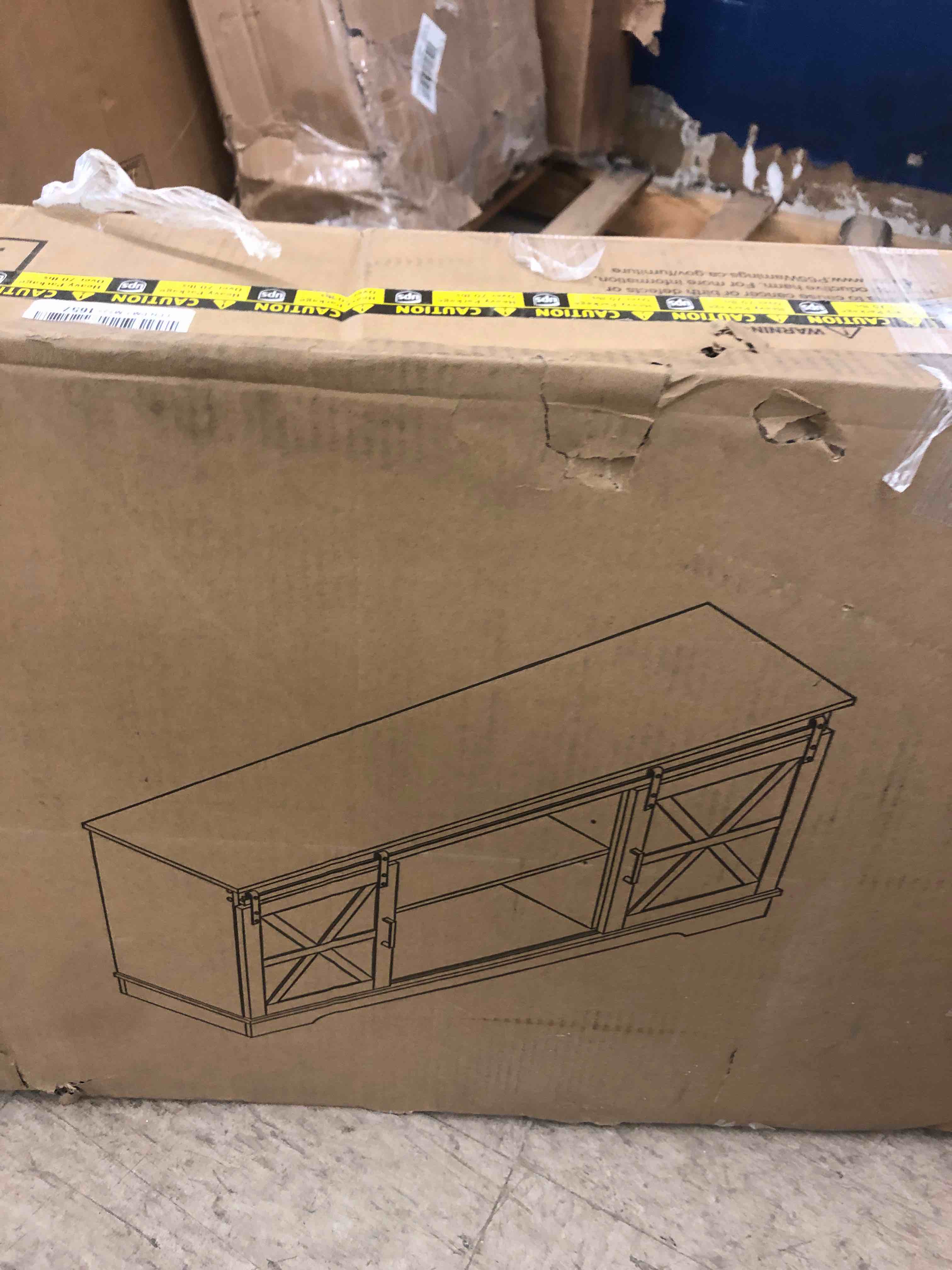 https://s3.amazonaws.com/lotting-images-prod/phillipi/RED5119074_1705333902897.jpeg