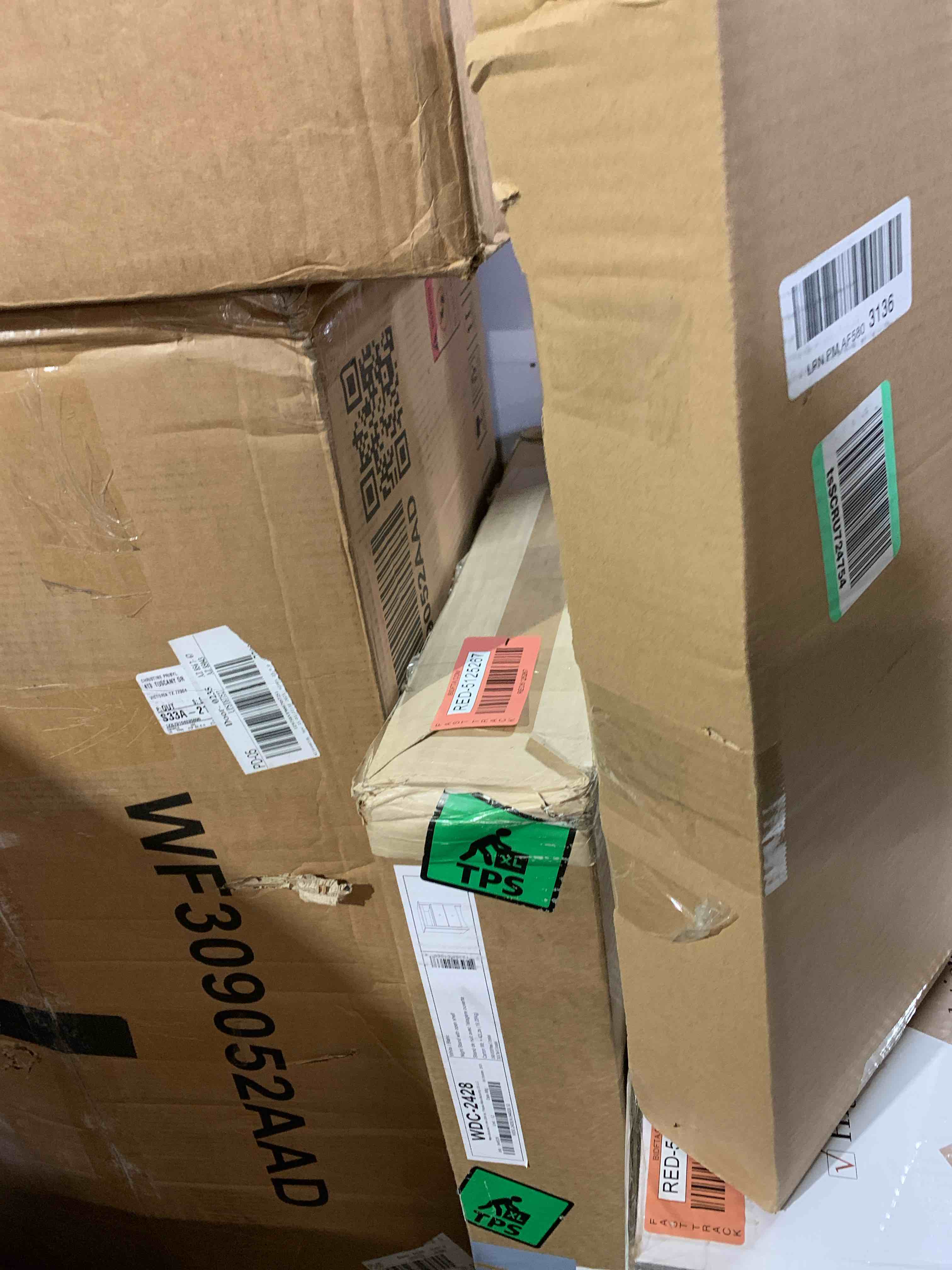 https://s3.amazonaws.com/lotting-images-prod/phillipi/RED5125279_1702676569017.jpeg