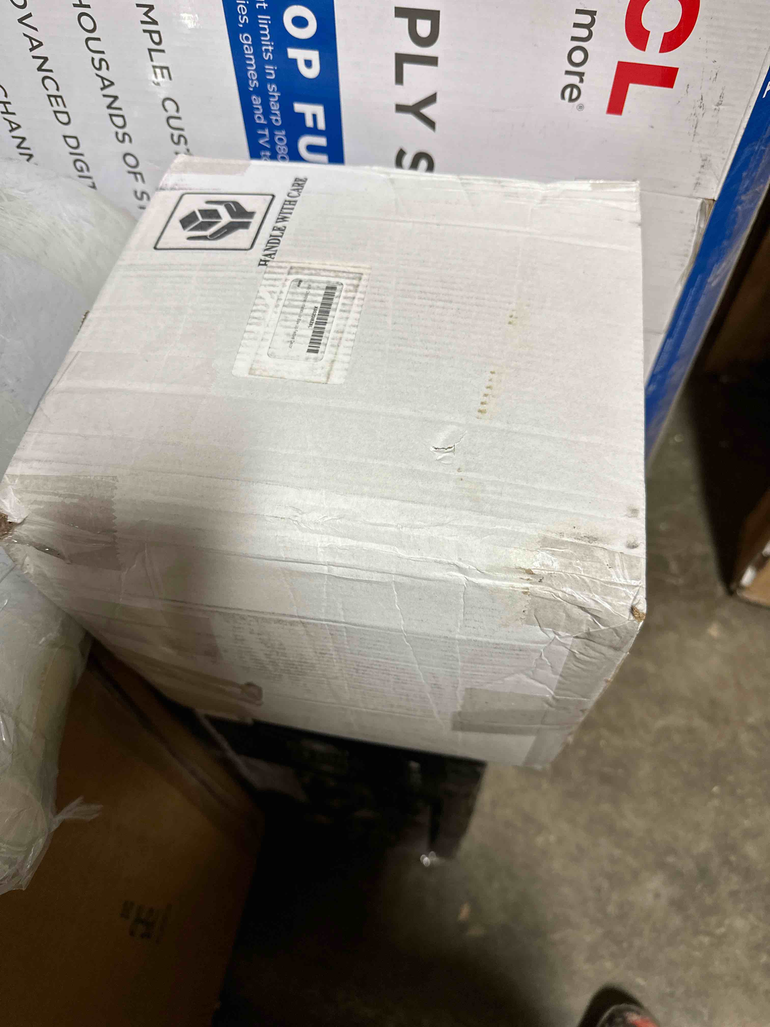 https://s3.amazonaws.com/lotting-images-prod/phillipi/RED5125578_1702921377054.jpeg