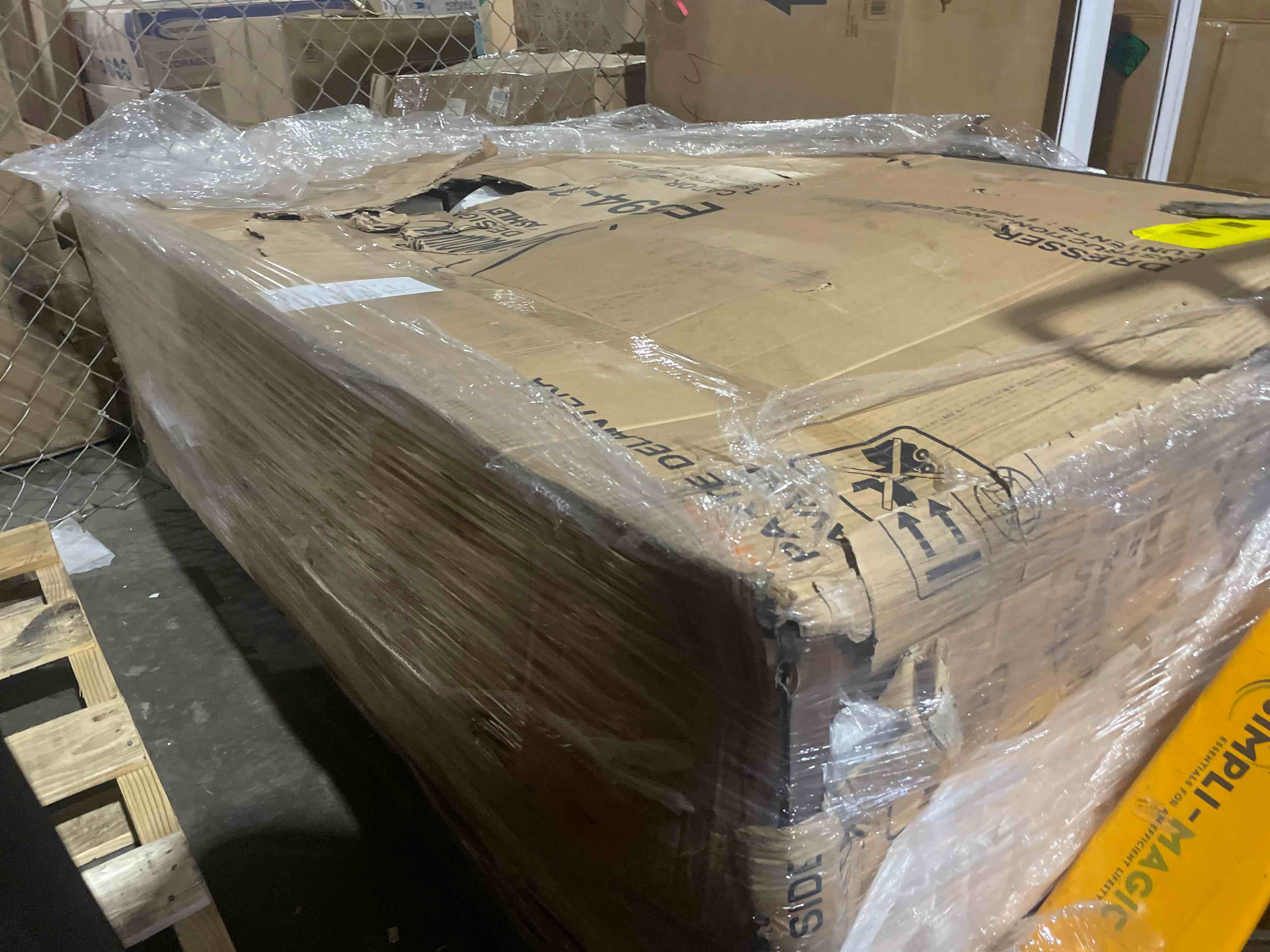 https://s3.amazonaws.com/lotting-images-prod/phillipi/RED5129764_1694714387367.jpeg
