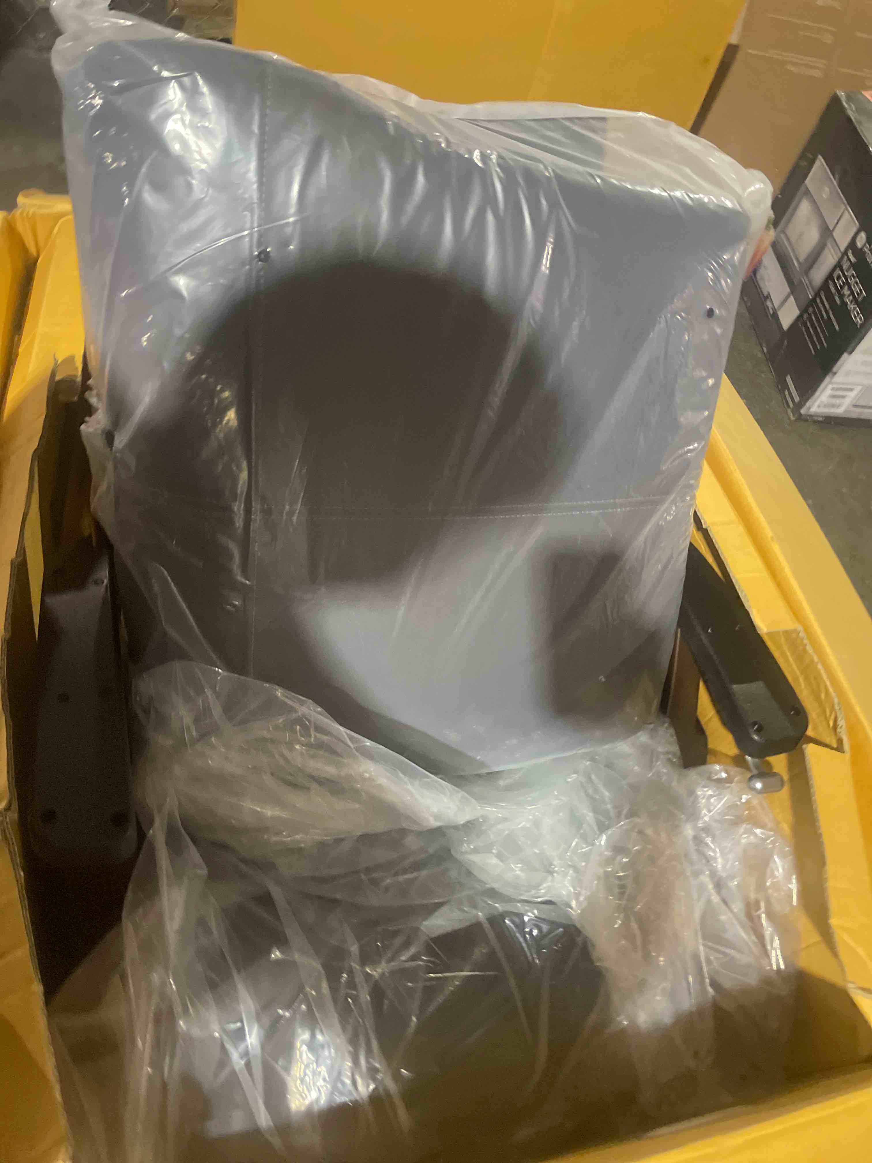 https://s3.amazonaws.com/lotting-images-prod/phillipi/RED5131881_1693497687237.jpeg