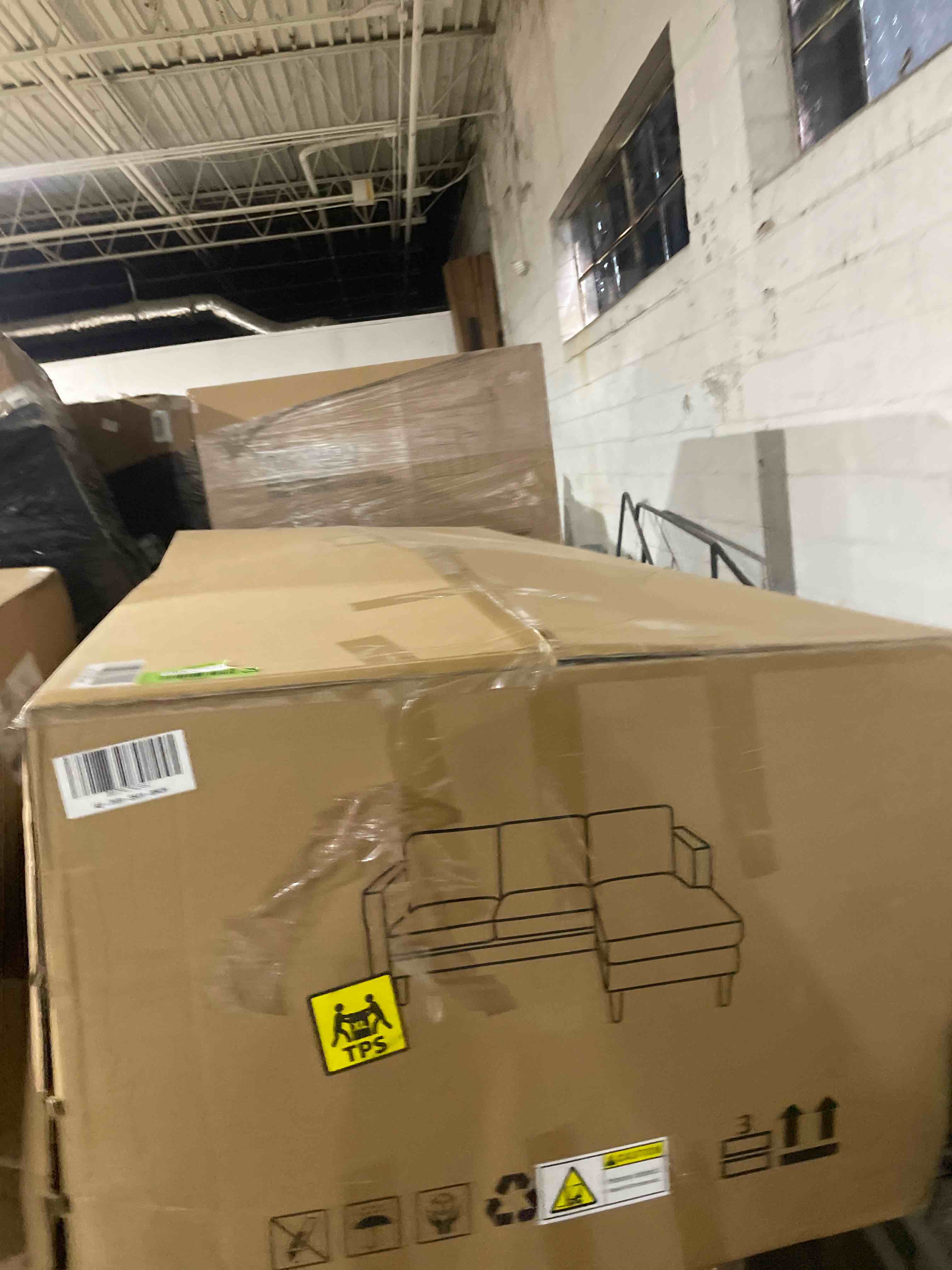 https://s3.amazonaws.com/lotting-images-prod/phillipi/RED5131889_1693505566647.jpeg