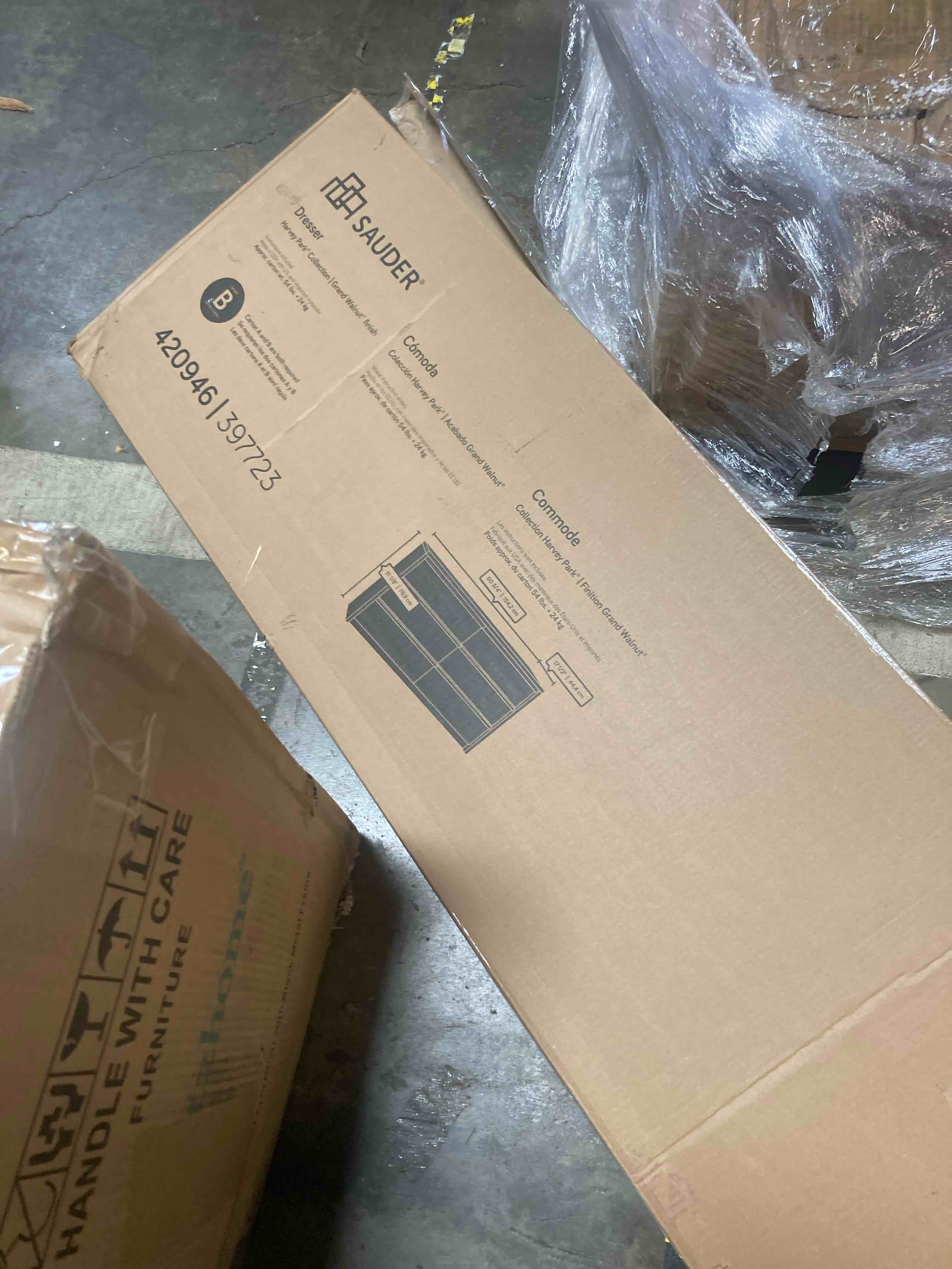 https://s3.amazonaws.com/lotting-images-prod/phillipi/RED5133542_1708961470873.jpeg