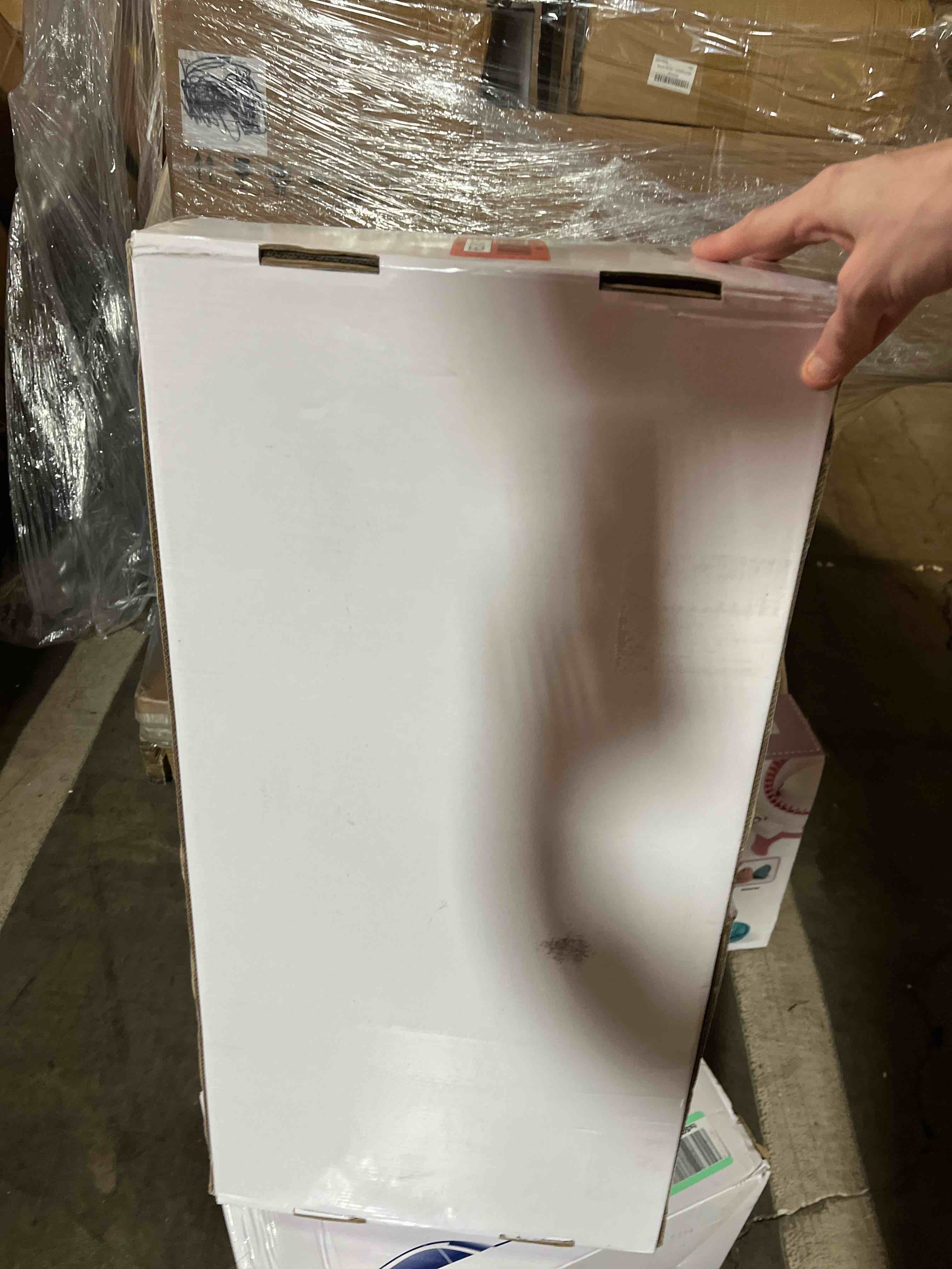 https://s3.amazonaws.com/lotting-images-prod/phillipi/RED5133769_1709146643656.jpeg