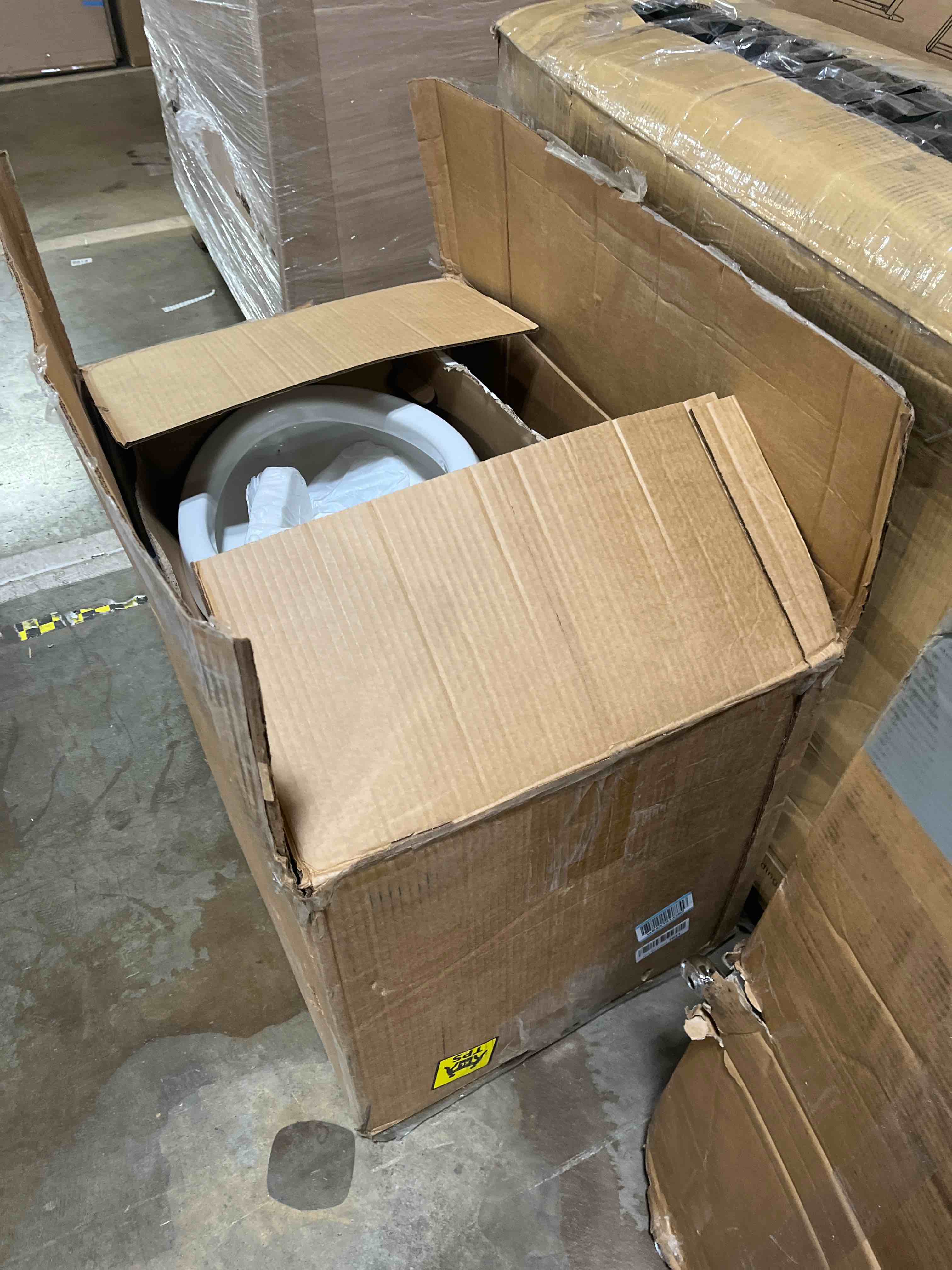 https://s3.amazonaws.com/lotting-images-prod/phillipi/RED5134168_1711135610563.jpeg