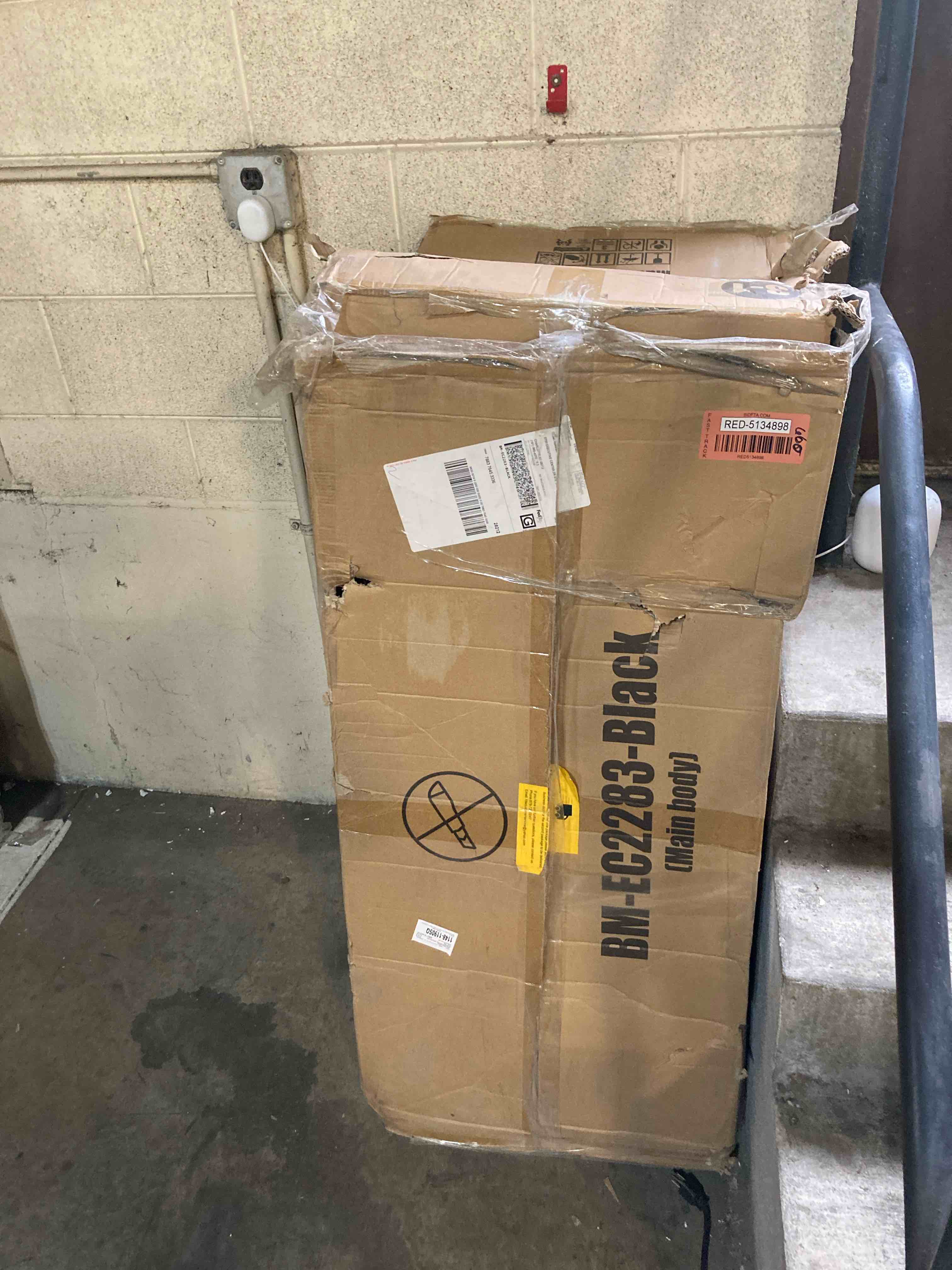 https://s3.amazonaws.com/lotting-images-prod/phillipi/RED5134898_1713970607397.jpeg